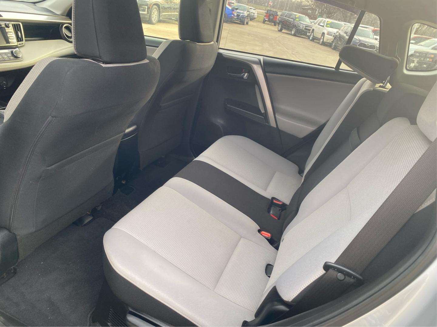 2018 SILVER TOYOTA RAV4 HV LE (JTMRJREV8JD) with an 2.5L engine, Continuously Variable transmission, located at 908 SE 14th Street, Des Moines, IA, 50317, (515) 281-0330, 41.580303, -93.597046- Photo#9