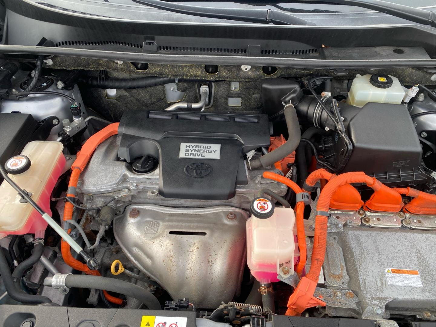 2018 SILVER TOYOTA RAV4 HV LE (JTMRJREV8JD) with an 2.5L engine, Continuously Variable transmission, located at 908 SE 14th Street, Des Moines, IA, 50317, (515) 281-0330, 41.580303, -93.597046- Photo#10