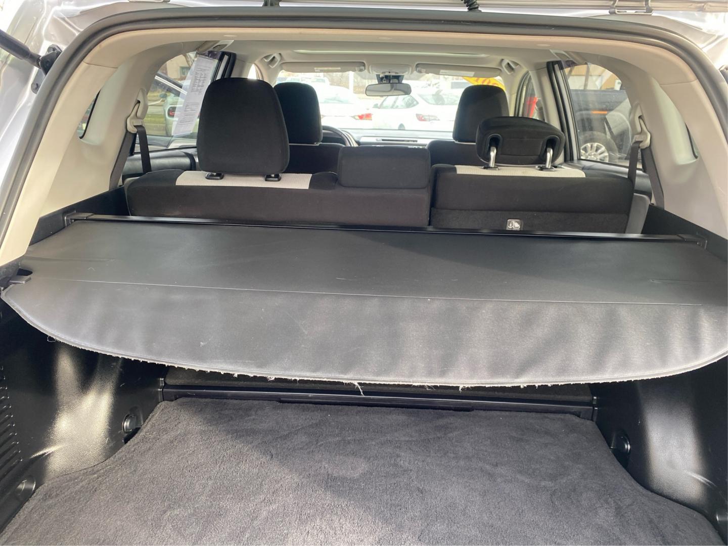 2018 SILVER TOYOTA RAV4 HV LE (JTMRJREV8JD) with an 2.5L engine, Continuously Variable transmission, located at 908 SE 14th Street, Des Moines, IA, 50317, (515) 281-0330, 41.580303, -93.597046- Photo#12