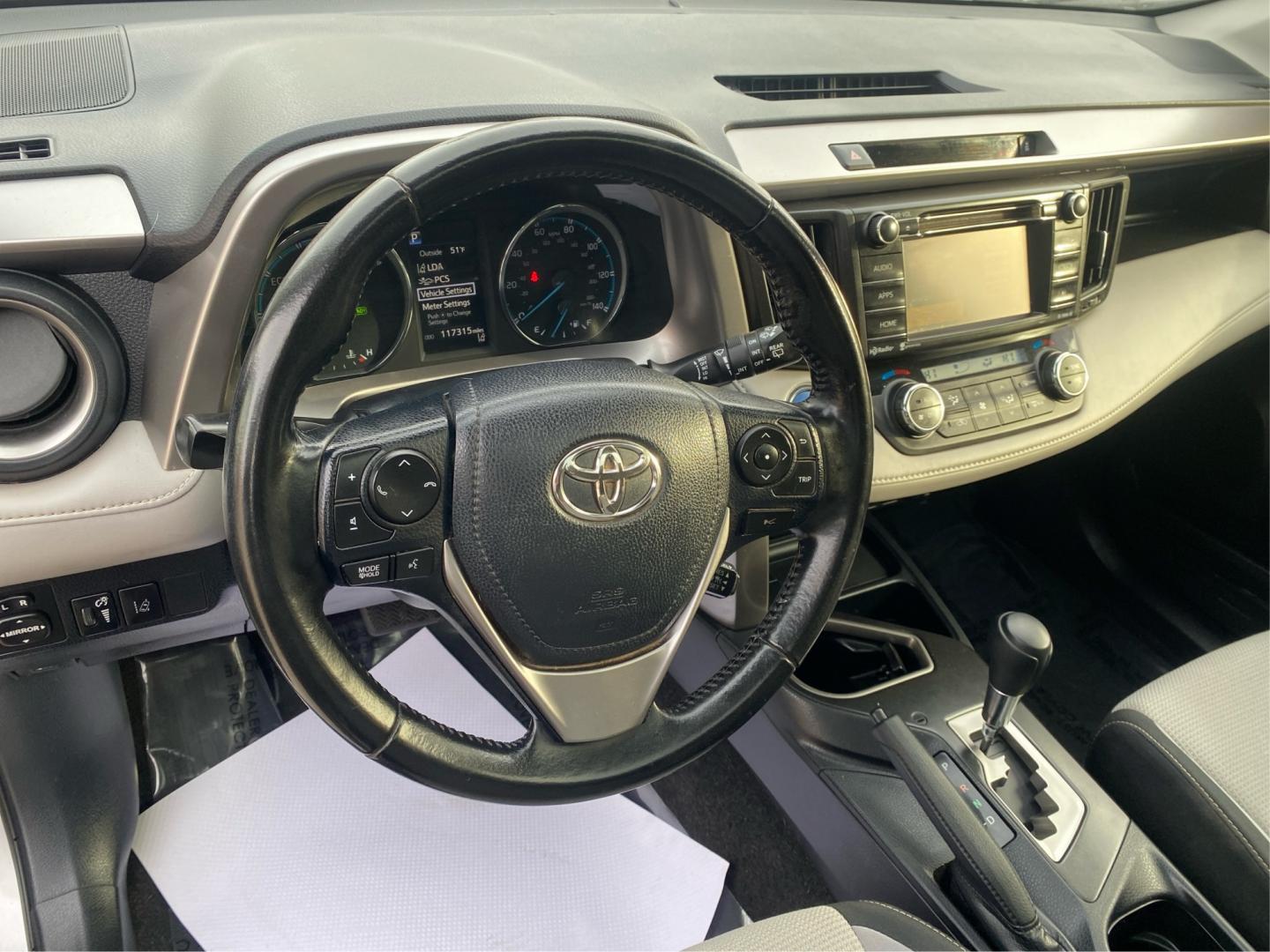 2018 SILVER TOYOTA RAV4 HV LE (JTMRJREV8JD) with an 2.5L engine, Continuously Variable transmission, located at 908 SE 14th Street, Des Moines, IA, 50317, (515) 281-0330, 41.580303, -93.597046- Photo#16