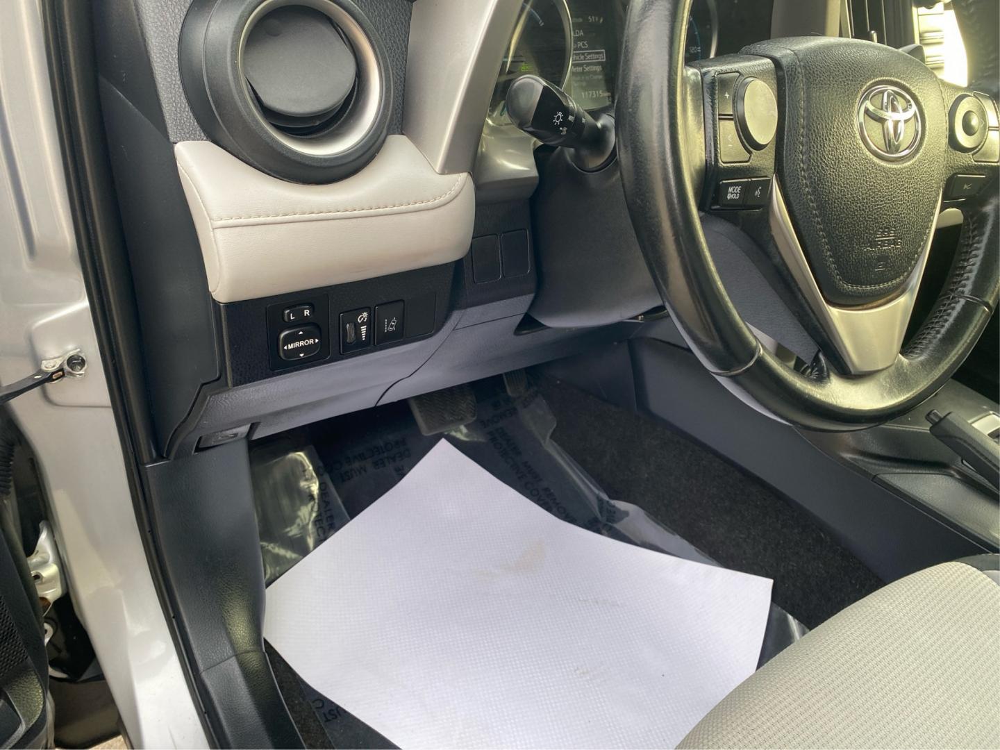 2018 SILVER TOYOTA RAV4 HV LE (JTMRJREV8JD) with an 2.5L engine, Continuously Variable transmission, located at 908 SE 14th Street, Des Moines, IA, 50317, (515) 281-0330, 41.580303, -93.597046- Photo#17