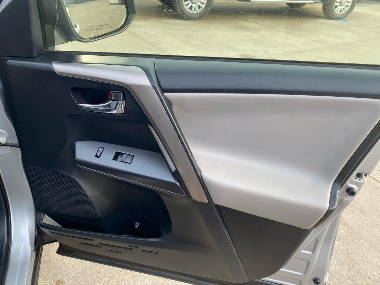 2018 SILVER TOYOTA RAV4 HV LE (JTMRJREV8JD) with an 2.5L engine, Continuously Variable transmission, located at 908 SE 14th Street, Des Moines, IA, 50317, (515) 281-0330, 41.580303, -93.597046- Photo#20