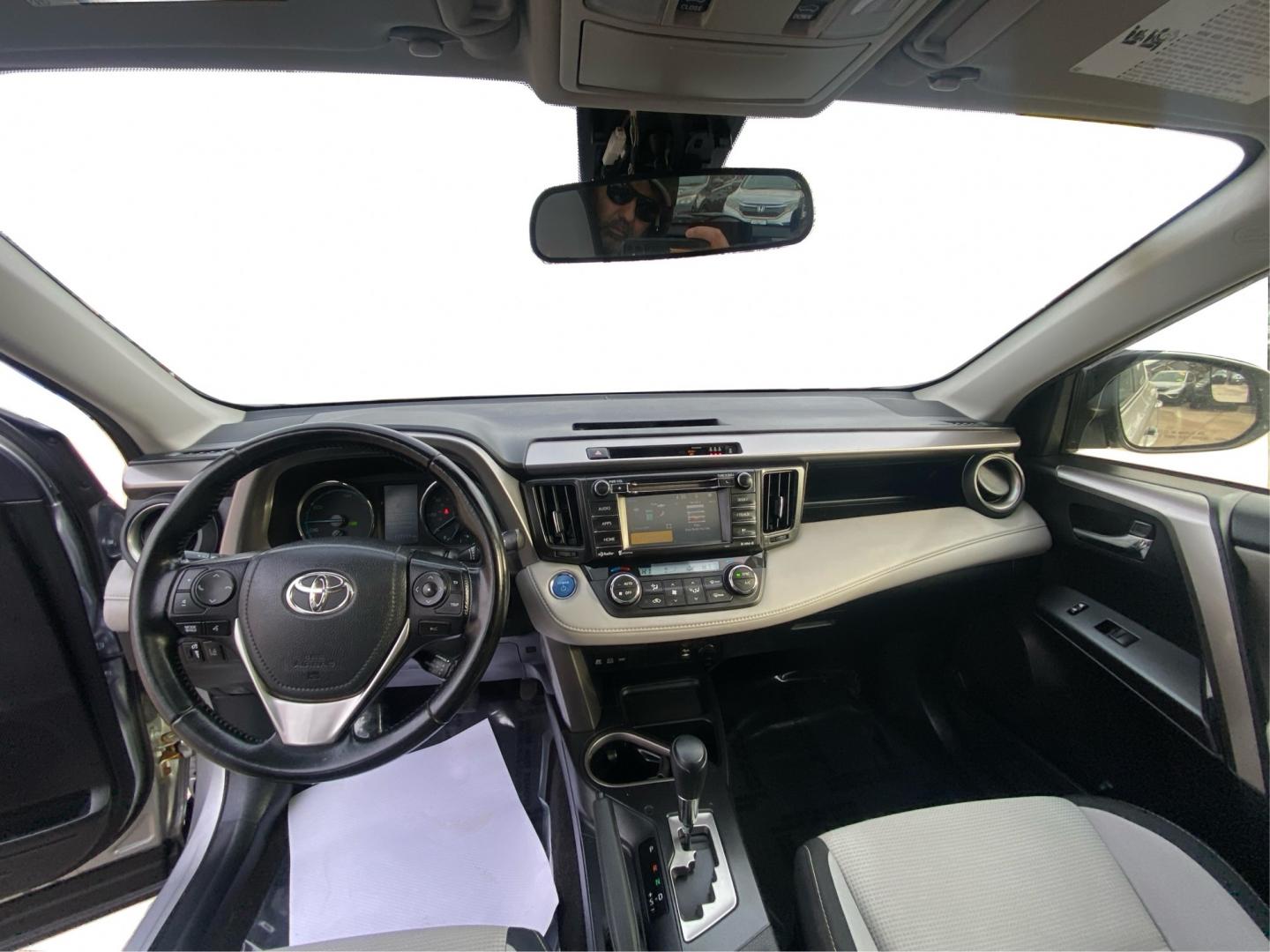 2018 SILVER TOYOTA RAV4 HV LE (JTMRJREV8JD) with an 2.5L engine, Continuously Variable transmission, located at 908 SE 14th Street, Des Moines, IA, 50317, (515) 281-0330, 41.580303, -93.597046- Photo#22
