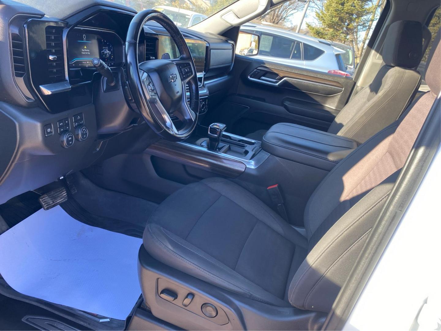 2023 WHITE CHEVROLET SILVERADO 1500 LT TRAIL BOSS (3GCUDFED2PG) with an 5.3L engine, Automatic transmission, located at 908 SE 14th Street, Des Moines, IA, 50317, (515) 281-0330, 41.580303, -93.597046 - Photo#8