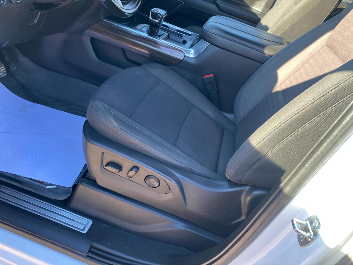 2023 WHITE CHEVROLET SILVERADO 1500 LT TRAIL BOSS (3GCUDFED2PG) with an 5.3L engine, Automatic transmission, located at 908 SE 14th Street, Des Moines, IA, 50317, (515) 281-0330, 41.580303, -93.597046 - Photo#17