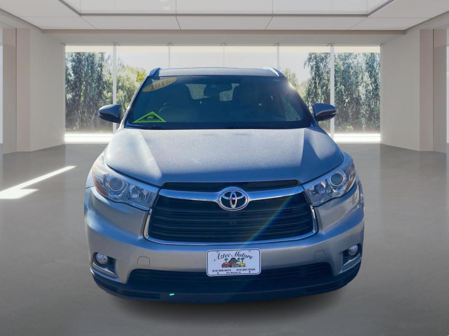 2016 SILVER TOYOTA HIGHLANDER LIMITED (5TDDKRFH2GS) with an 3.5L engine, Automatic transmission, located at 908 SE 14th Street, Des Moines, IA, 50317, (515) 281-0330, 41.580303, -93.597046 - Photo#6