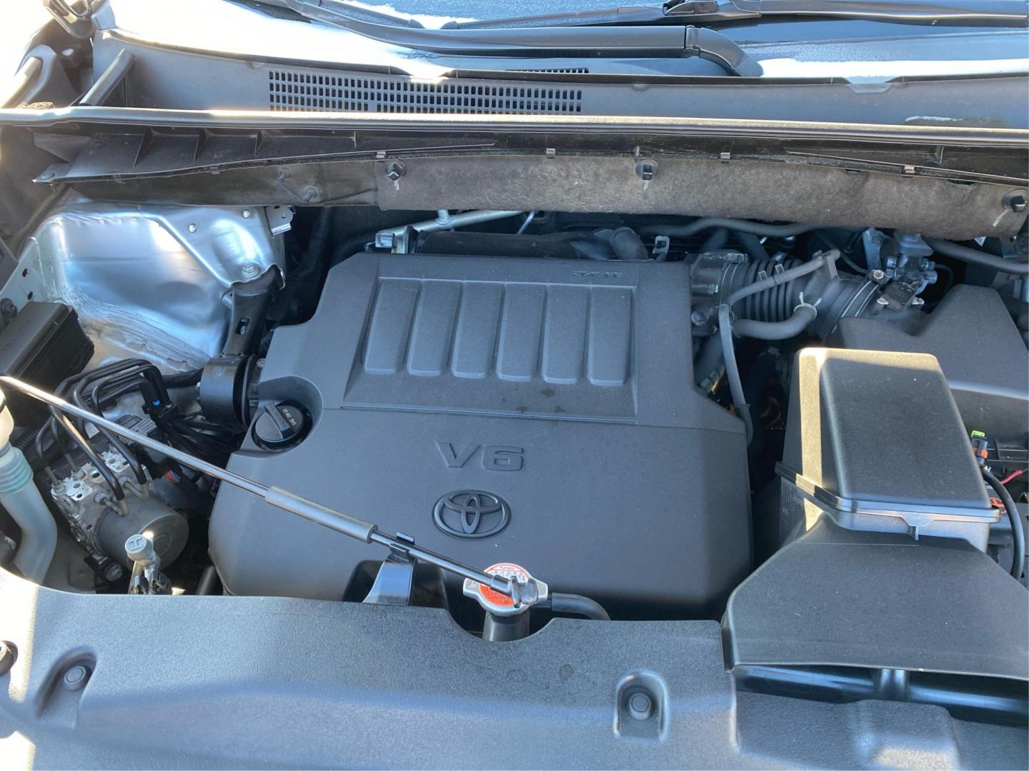 2016 SILVER TOYOTA HIGHLANDER LIMITED (5TDDKRFH2GS) with an 3.5L engine, Automatic transmission, located at 908 SE 14th Street, Des Moines, IA, 50317, (515) 281-0330, 41.580303, -93.597046 - Photo#10