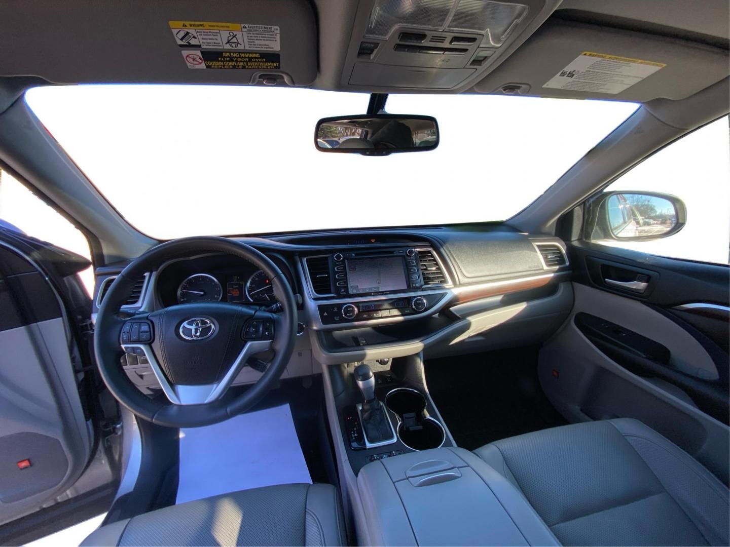 2016 SILVER TOYOTA HIGHLANDER LIMITED (5TDDKRFH2GS) with an 3.5L engine, Automatic transmission, located at 908 SE 14th Street, Des Moines, IA, 50317, (515) 281-0330, 41.580303, -93.597046 - Photo#22