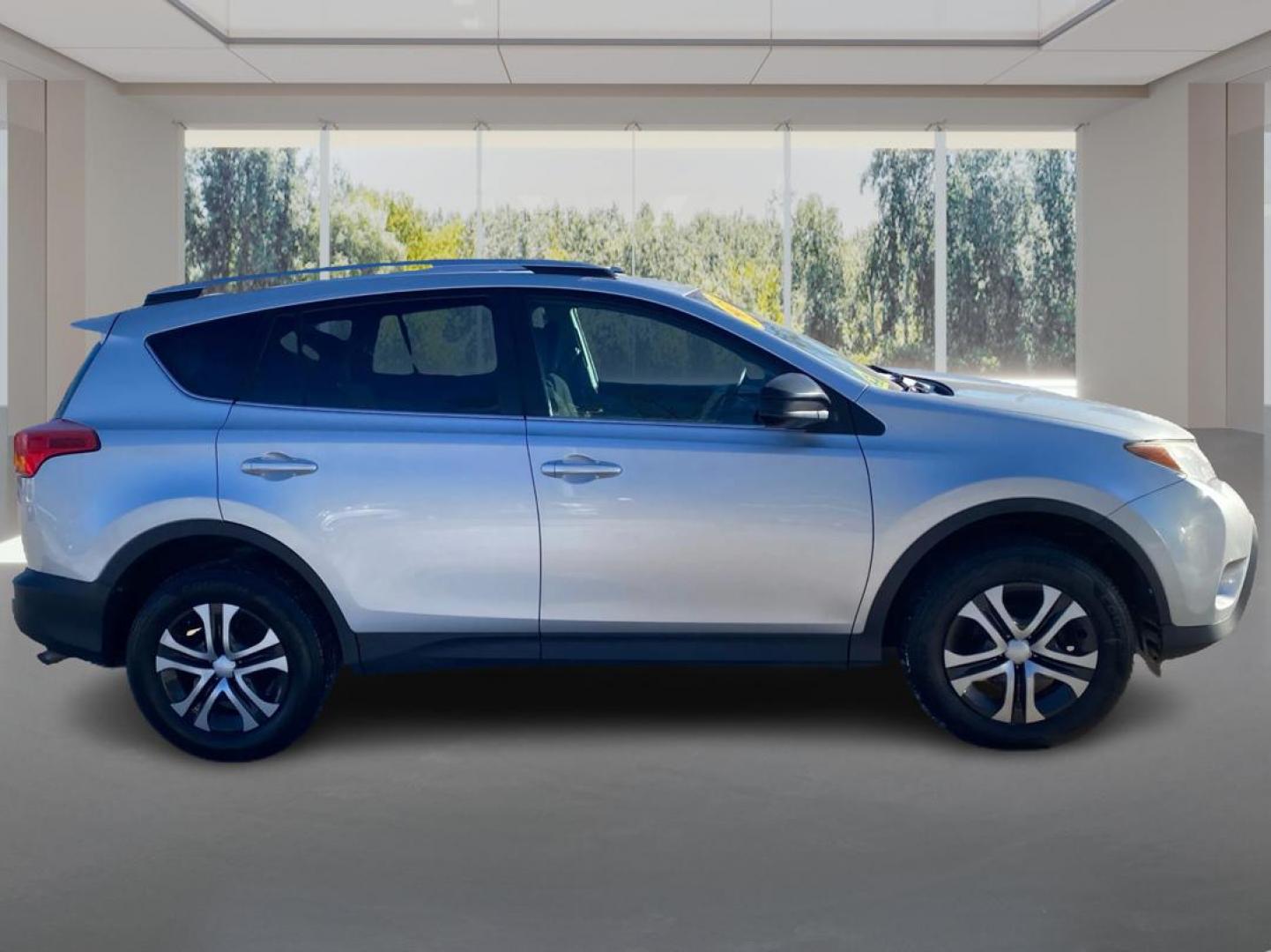 2015 SILVER TOYOTA RAV4 LE (2T3BFREV1FW) with an 2.5L engine, Automatic transmission, located at 908 SE 14th Street, Des Moines, IA, 50317, (515) 281-0330, 41.580303, -93.597046 - Photo#1