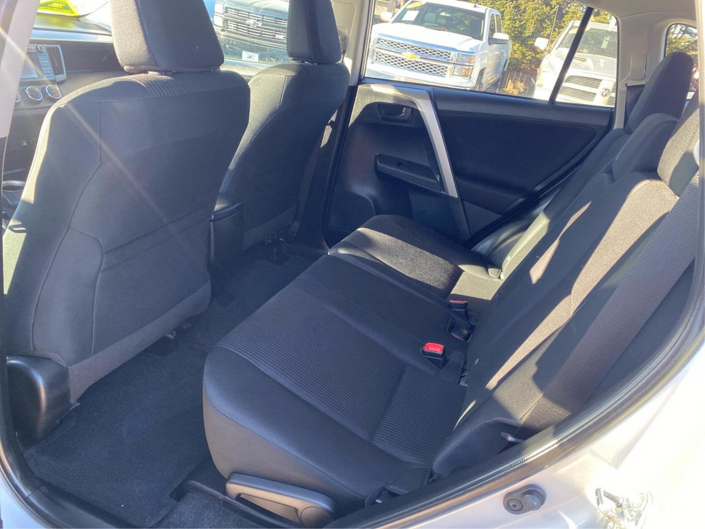 2015 SILVER TOYOTA RAV4 LE (2T3BFREV1FW) with an 2.5L engine, Automatic transmission, located at 908 SE 14th Street, Des Moines, IA, 50317, (515) 281-0330, 41.580303, -93.597046 - Photo#9