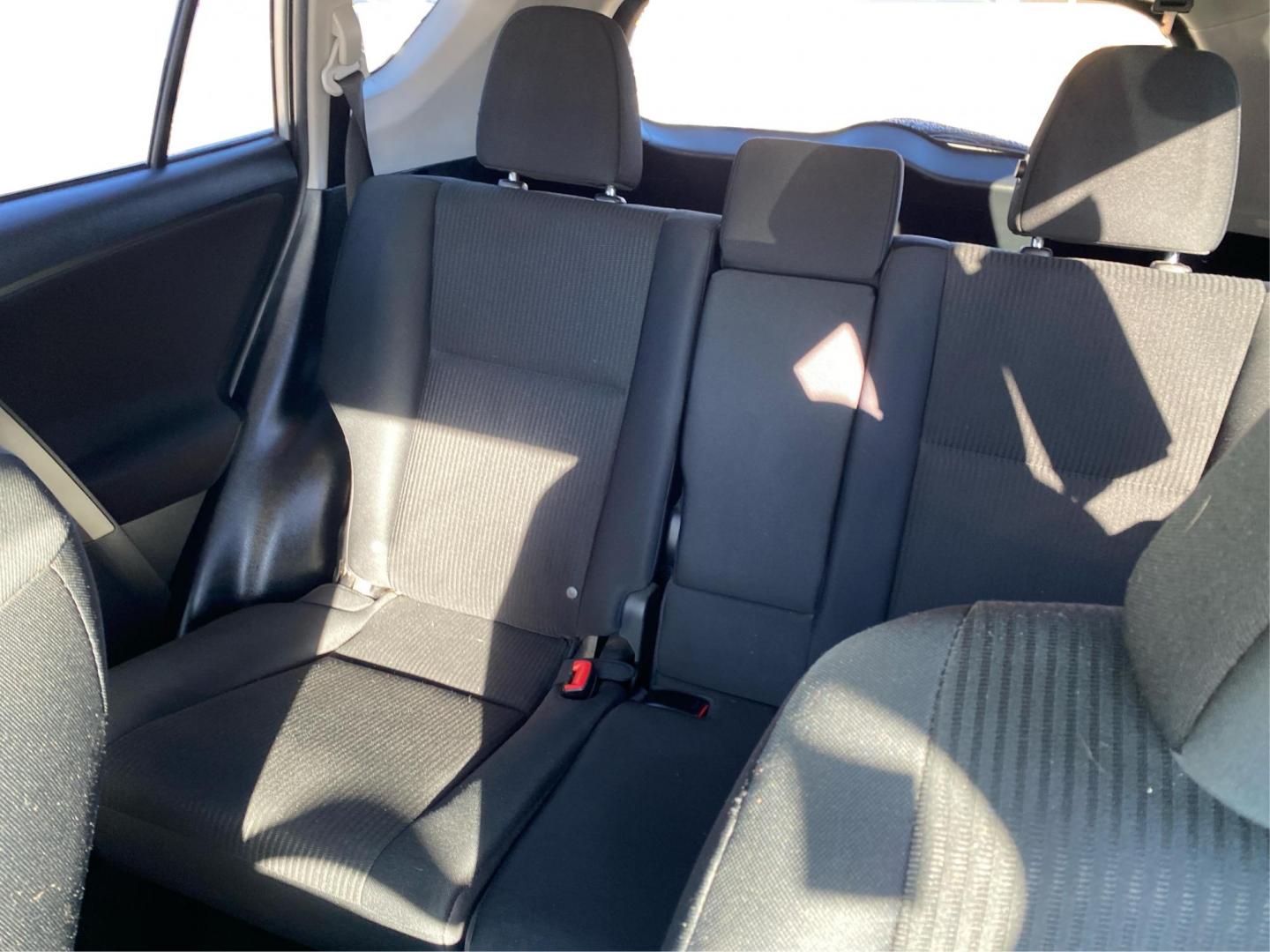 2015 SILVER TOYOTA RAV4 LE (2T3BFREV1FW) with an 2.5L engine, Automatic transmission, located at 908 SE 14th Street, Des Moines, IA, 50317, (515) 281-0330, 41.580303, -93.597046 - Photo#14