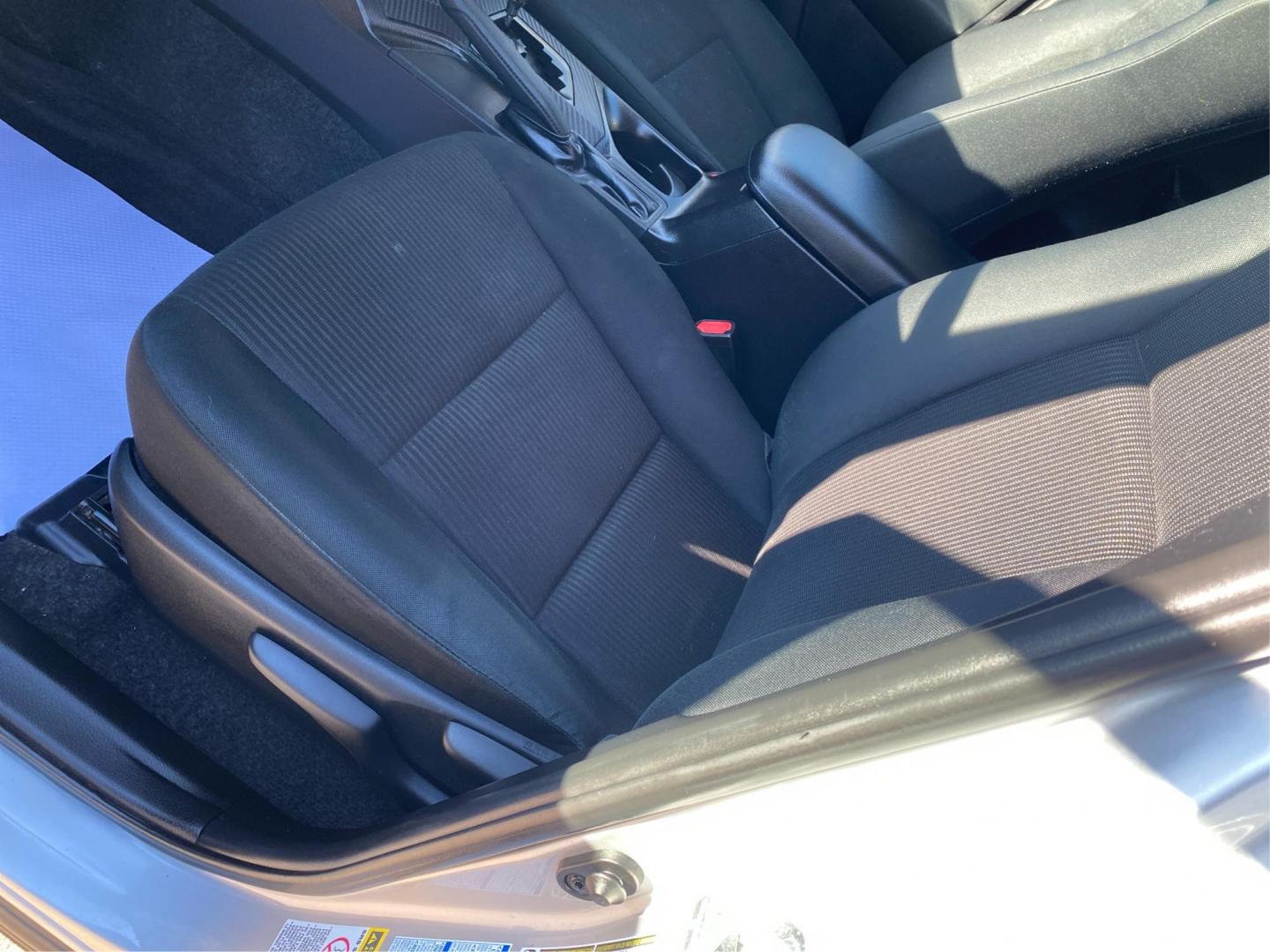 2015 SILVER TOYOTA RAV4 LE (2T3BFREV1FW) with an 2.5L engine, Automatic transmission, located at 908 SE 14th Street, Des Moines, IA, 50317, (515) 281-0330, 41.580303, -93.597046 - Photo#18