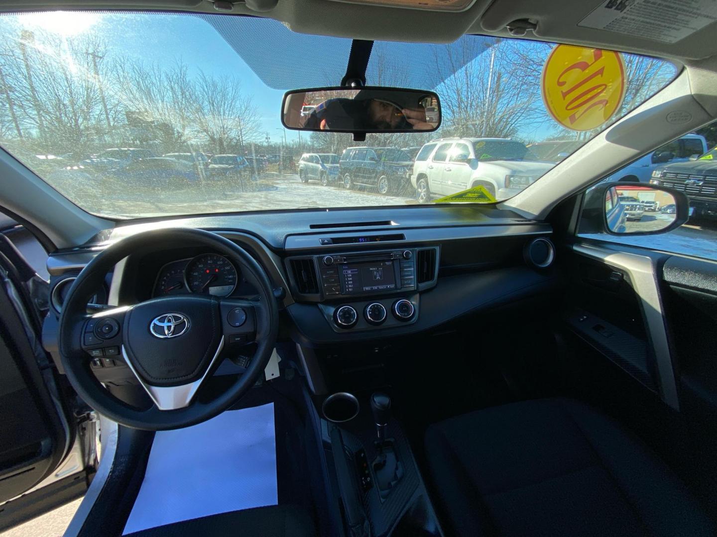 2015 SILVER TOYOTA RAV4 LE (2T3BFREV1FW) with an 2.5L engine, Automatic transmission, located at 908 SE 14th Street, Des Moines, IA, 50317, (515) 281-0330, 41.580303, -93.597046 - Photo#21