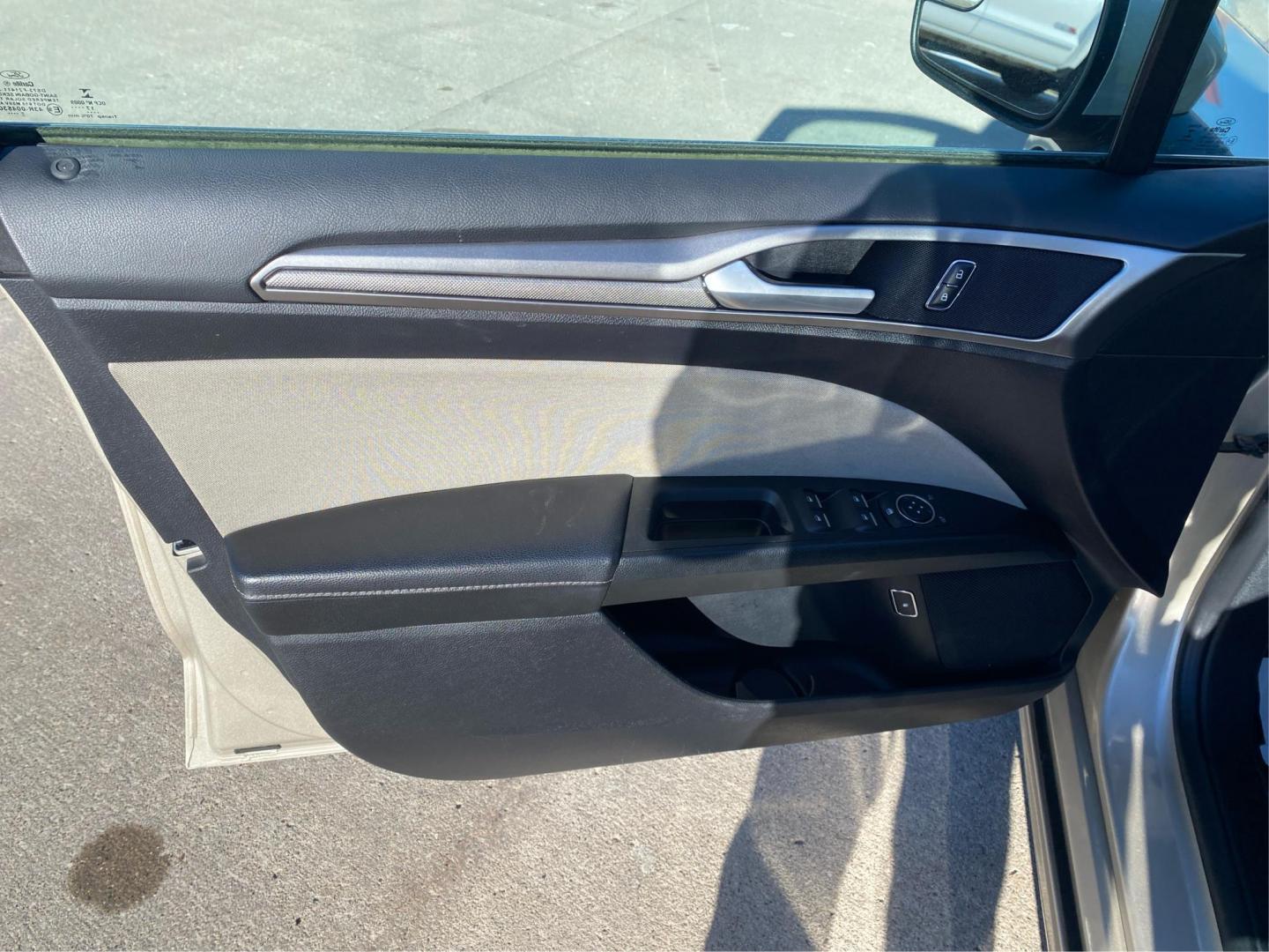 2018 GOLD FORD FUSION S HYBRID (3FA6P0UU5JR) with an 2.0L engine, Continuously Variable transmission, located at 908 SE 14th Street, Des Moines, IA, 50317, (515) 281-0330, 41.580303, -93.597046 - Photo#19