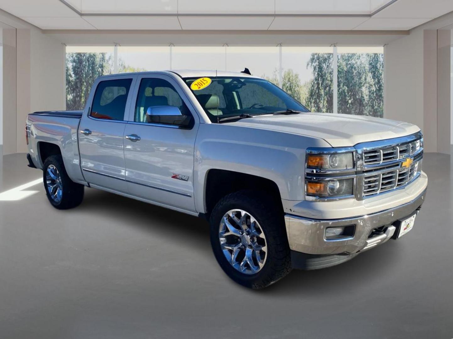 2015 WHITE CHEVROLET SILVERADO 1500 LTZ (3GCUKSEC6FG) with an 5.3L engine, Automatic transmission, located at 908 SE 14th Street, Des Moines, IA, 50317, (515) 281-0330, 41.580303, -93.597046 - Photo#0