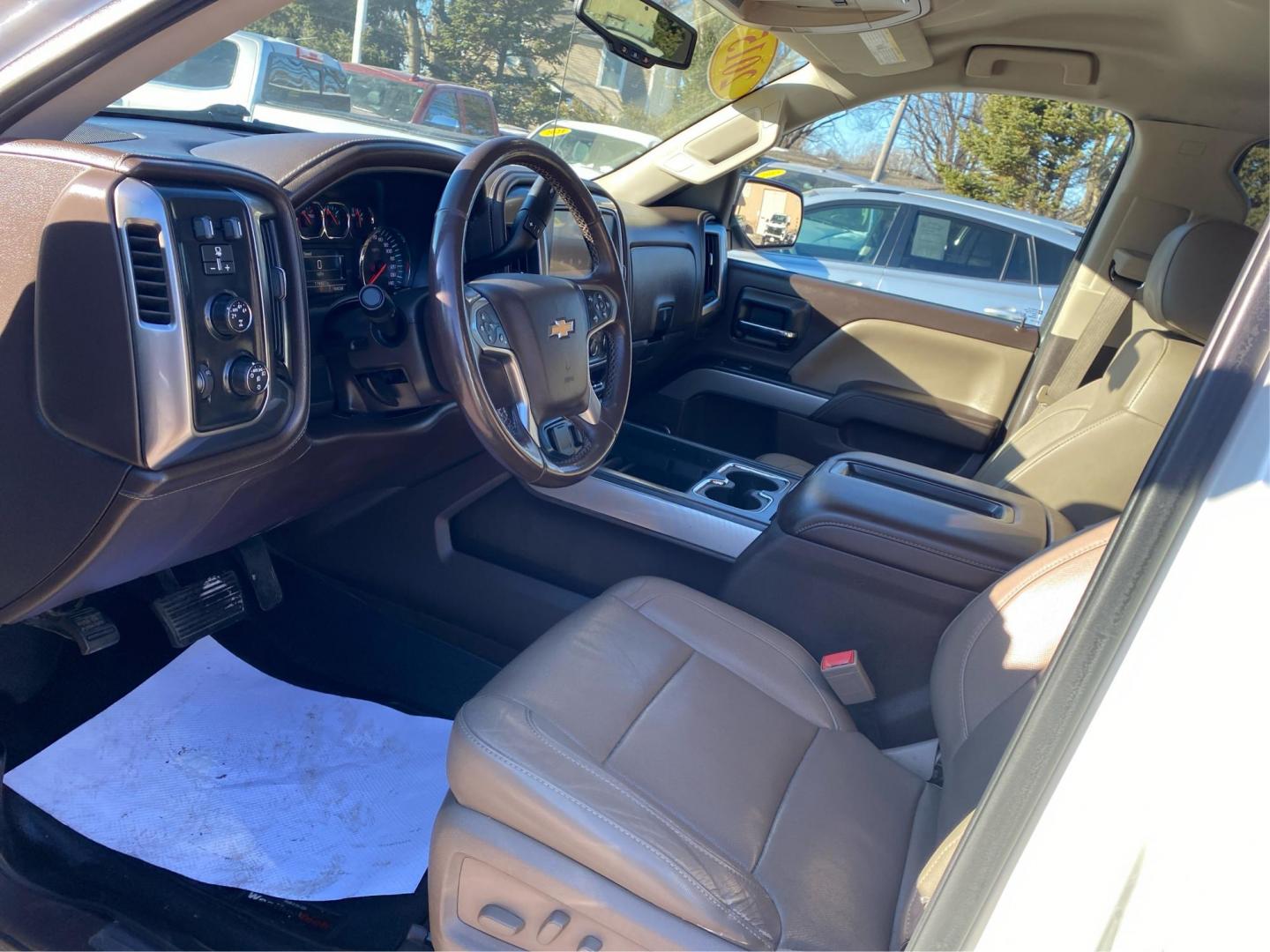 2015 WHITE CHEVROLET SILVERADO 1500 LTZ (3GCUKSEC6FG) with an 5.3L engine, Automatic transmission, located at 908 SE 14th Street, Des Moines, IA, 50317, (515) 281-0330, 41.580303, -93.597046 - Photo#8