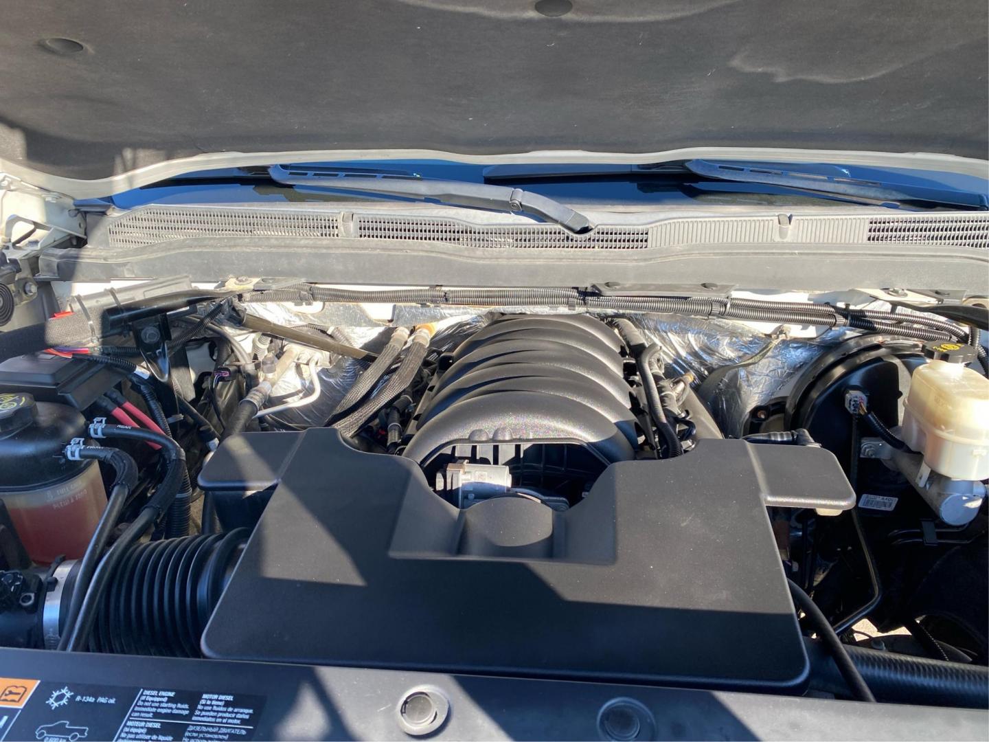 2015 WHITE CHEVROLET SILVERADO 1500 LTZ (3GCUKSEC6FG) with an 5.3L engine, Automatic transmission, located at 908 SE 14th Street, Des Moines, IA, 50317, (515) 281-0330, 41.580303, -93.597046 - Photo#10