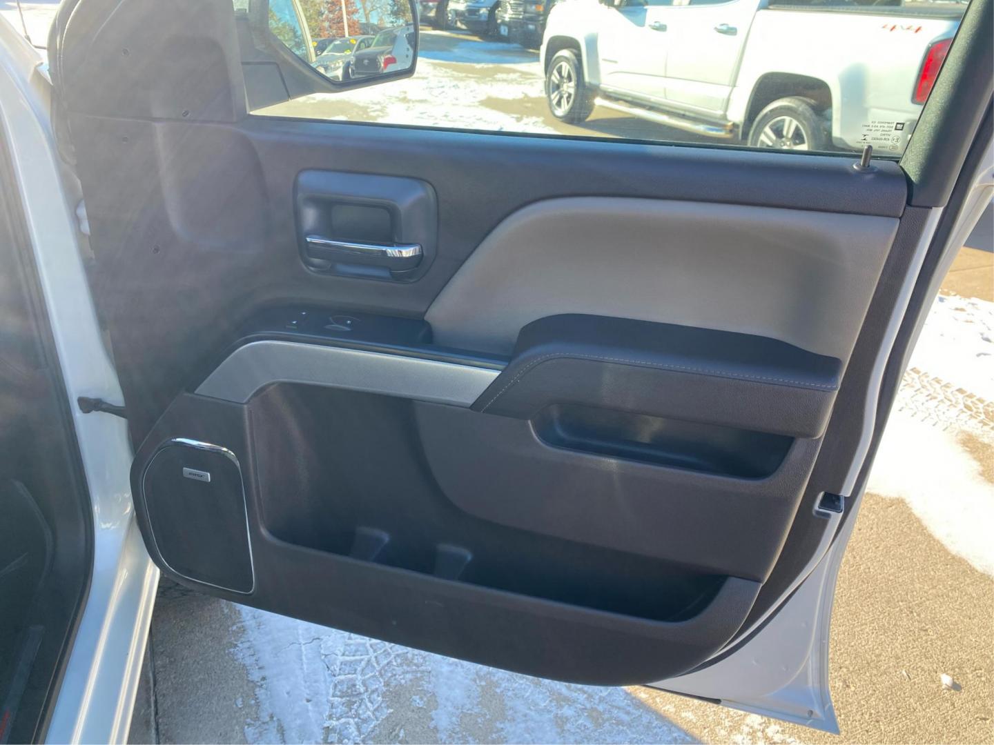 2015 WHITE CHEVROLET SILVERADO 1500 LTZ (3GCUKSEC6FG) with an 5.3L engine, Automatic transmission, located at 908 SE 14th Street, Des Moines, IA, 50317, (515) 281-0330, 41.580303, -93.597046 - Photo#19