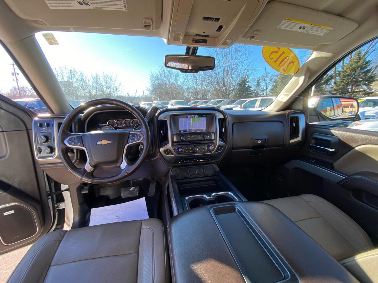 2015 WHITE CHEVROLET SILVERADO 1500 LTZ (3GCUKSEC6FG) with an 5.3L engine, Automatic transmission, located at 908 SE 14th Street, Des Moines, IA, 50317, (515) 281-0330, 41.580303, -93.597046 - Photo#20