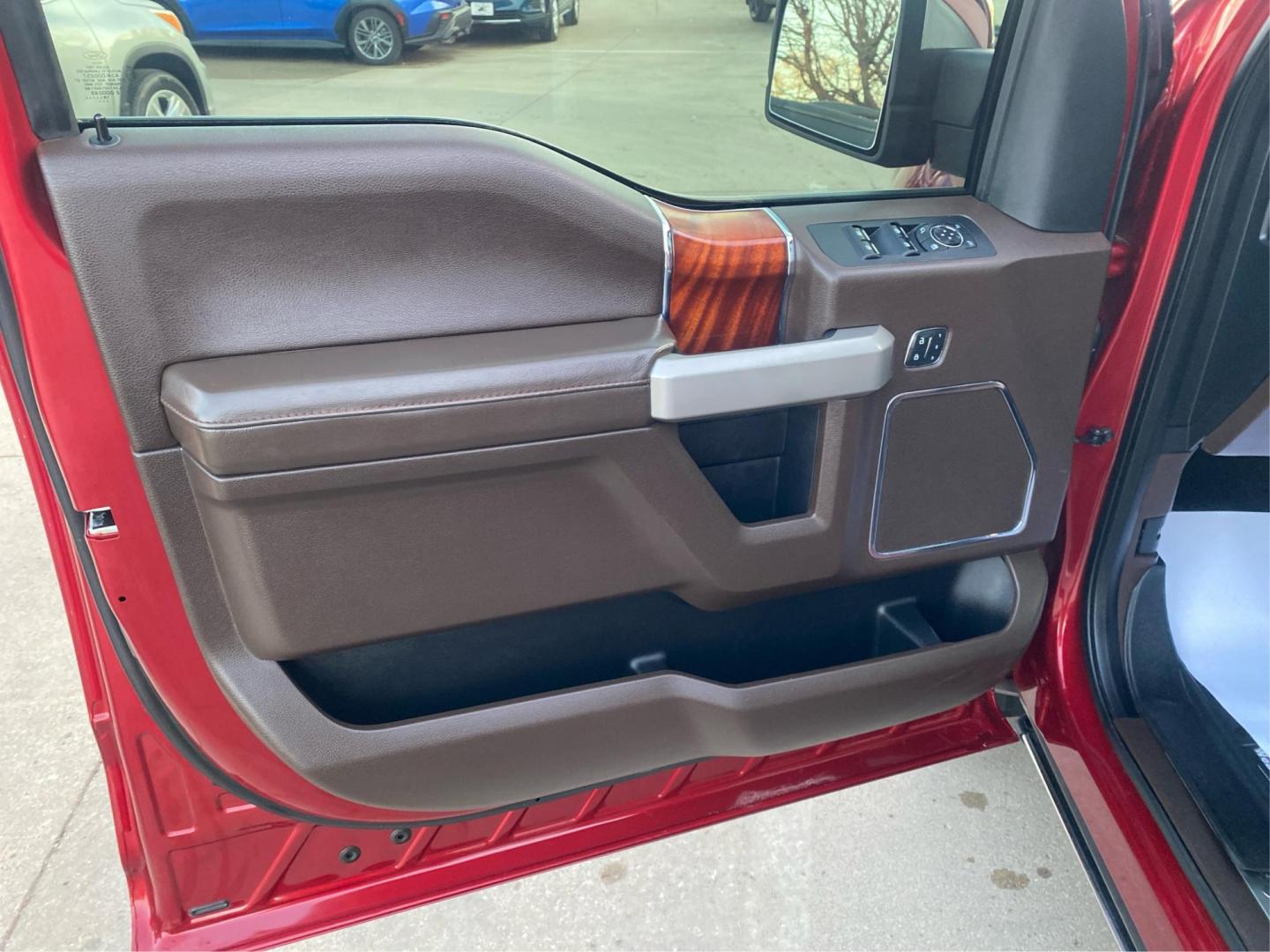 2018 RED FORD F150 SUPERCREW KING RANCH (1FTEW1EG8JF) with an 3.5L engine, Automatic transmission, located at 908 SE 14th Street, Des Moines, IA, 50317, (515) 281-0330, 41.580303, -93.597046 - Photo#18