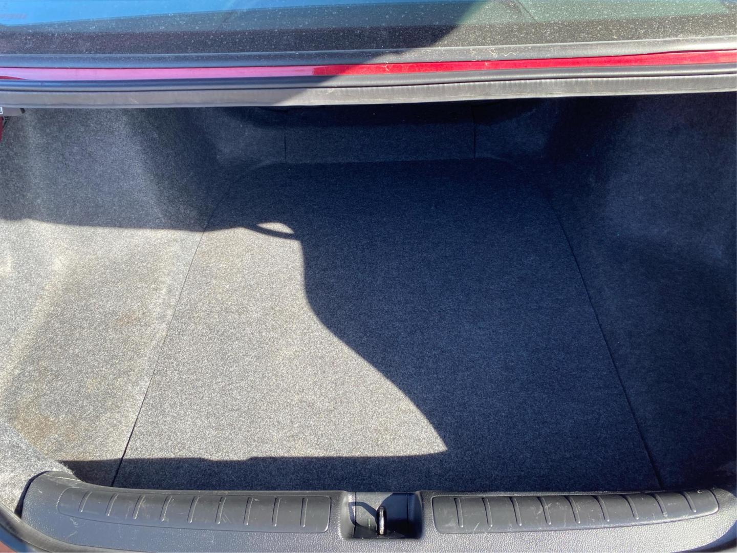 2019 RED HONDA ACCORD HYBRID (1HGCV3F1XKA) with an 2.0L engine, Continuously Variable transmission, located at 908 SE 14th Street, Des Moines, IA, 50317, (515) 281-0330, 41.580303, -93.597046 - Photo#12