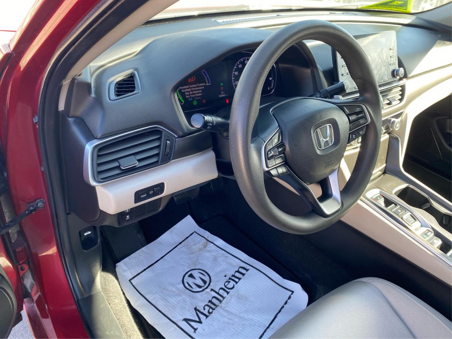 2019 RED HONDA ACCORD HYBRID (1HGCV3F1XKA) with an 2.0L engine, Continuously Variable transmission, located at 908 SE 14th Street, Des Moines, IA, 50317, (515) 281-0330, 41.580303, -93.597046 - Photo#17