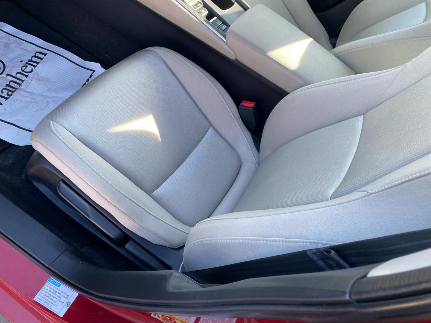 2019 RED HONDA ACCORD HYBRID (1HGCV3F1XKA) with an 2.0L engine, Continuously Variable transmission, located at 908 SE 14th Street, Des Moines, IA, 50317, (515) 281-0330, 41.580303, -93.597046 - Photo#18