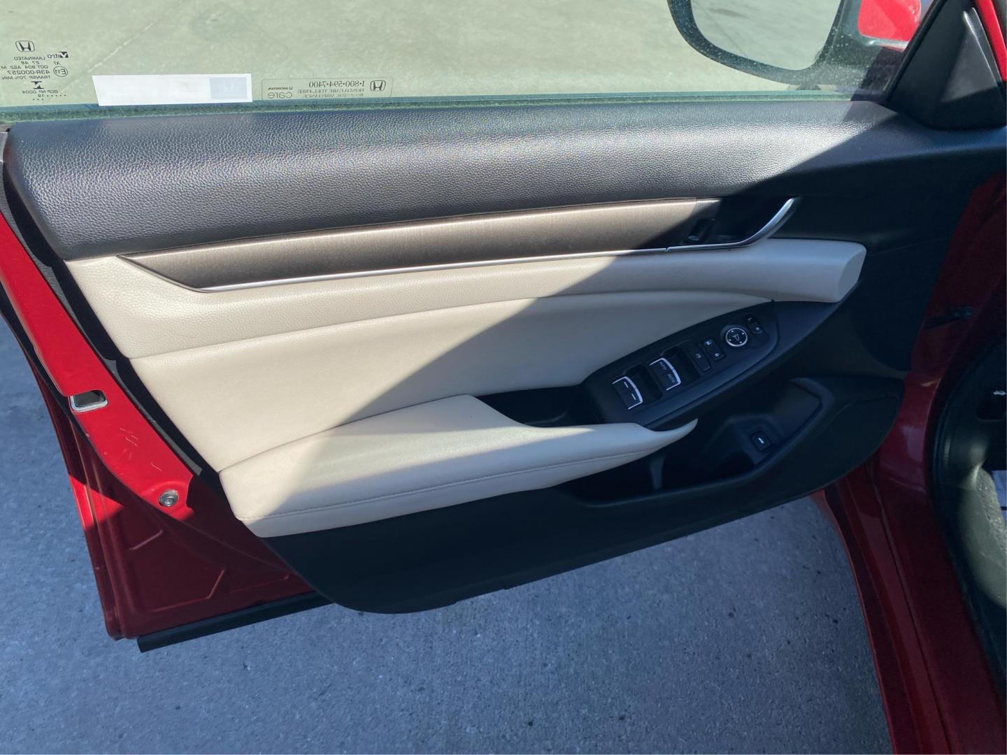 2019 RED HONDA ACCORD HYBRID (1HGCV3F1XKA) with an 2.0L engine, Continuously Variable transmission, located at 908 SE 14th Street, Des Moines, IA, 50317, (515) 281-0330, 41.580303, -93.597046 - Photo#19