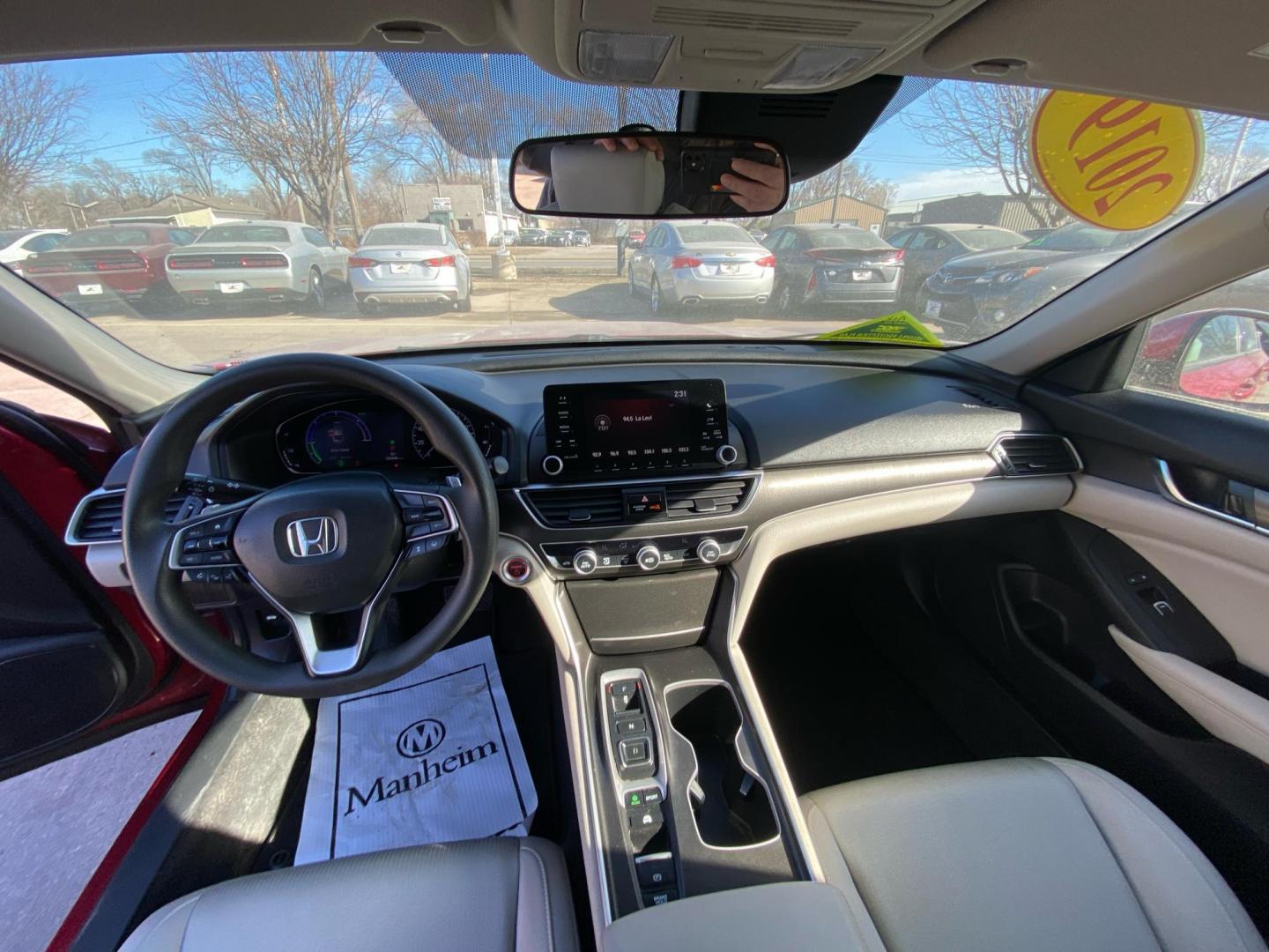 2019 RED HONDA ACCORD HYBRID (1HGCV3F1XKA) with an 2.0L engine, Continuously Variable transmission, located at 908 SE 14th Street, Des Moines, IA, 50317, (515) 281-0330, 41.580303, -93.597046 - Photo#21