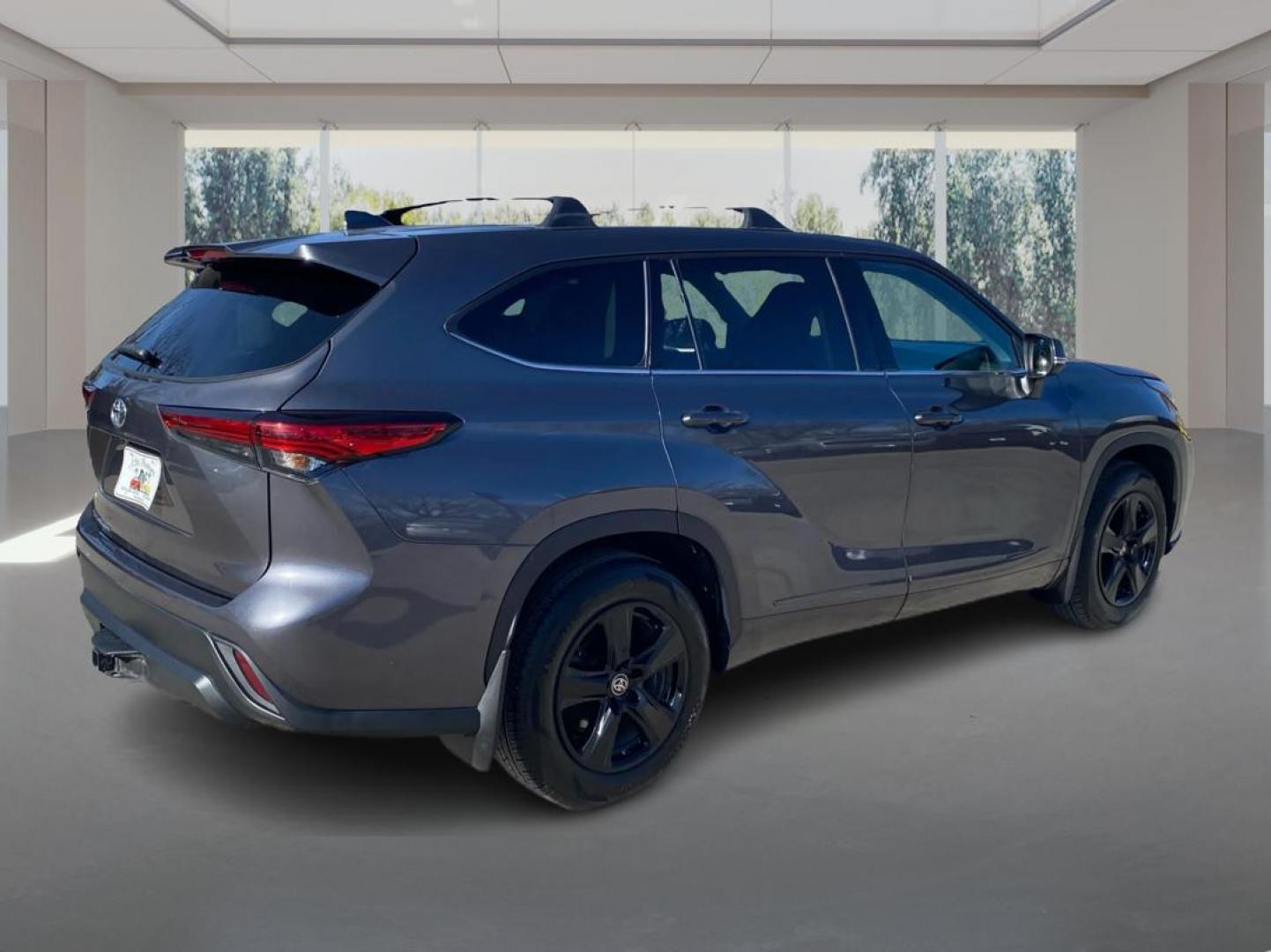 2021 GRAY TOYOTA HIGHLANDER L (5TDCZRAH7MS) with an 3.5L engine, Automatic transmission, located at 908 SE 14th Street, Des Moines, IA, 50317, (515) 281-0330, 41.580303, -93.597046 - Photo#2
