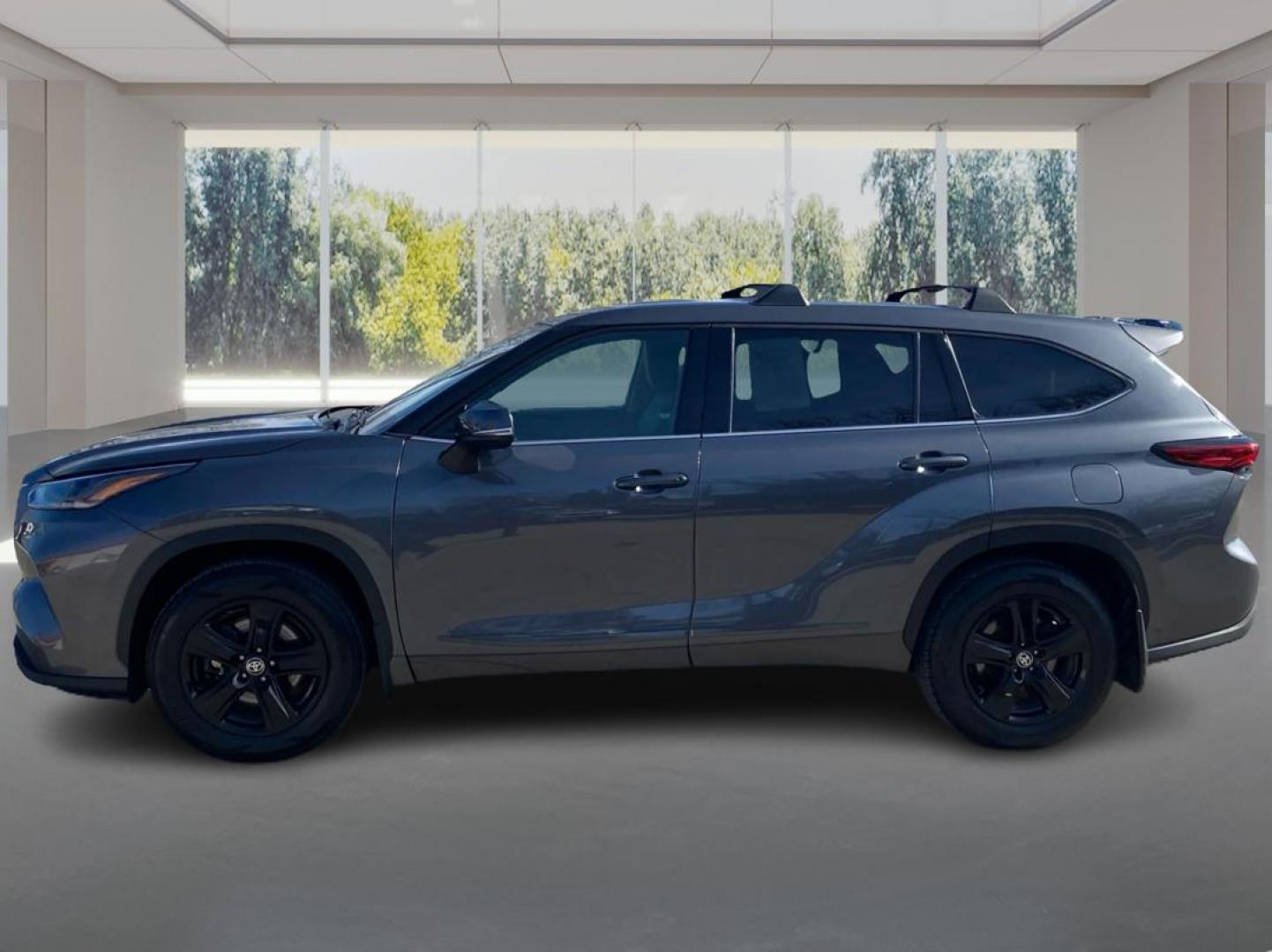 2021 GRAY TOYOTA HIGHLANDER L (5TDCZRAH7MS) with an 3.5L engine, Automatic transmission, located at 908 SE 14th Street, Des Moines, IA, 50317, (515) 281-0330, 41.580303, -93.597046 - Photo#5