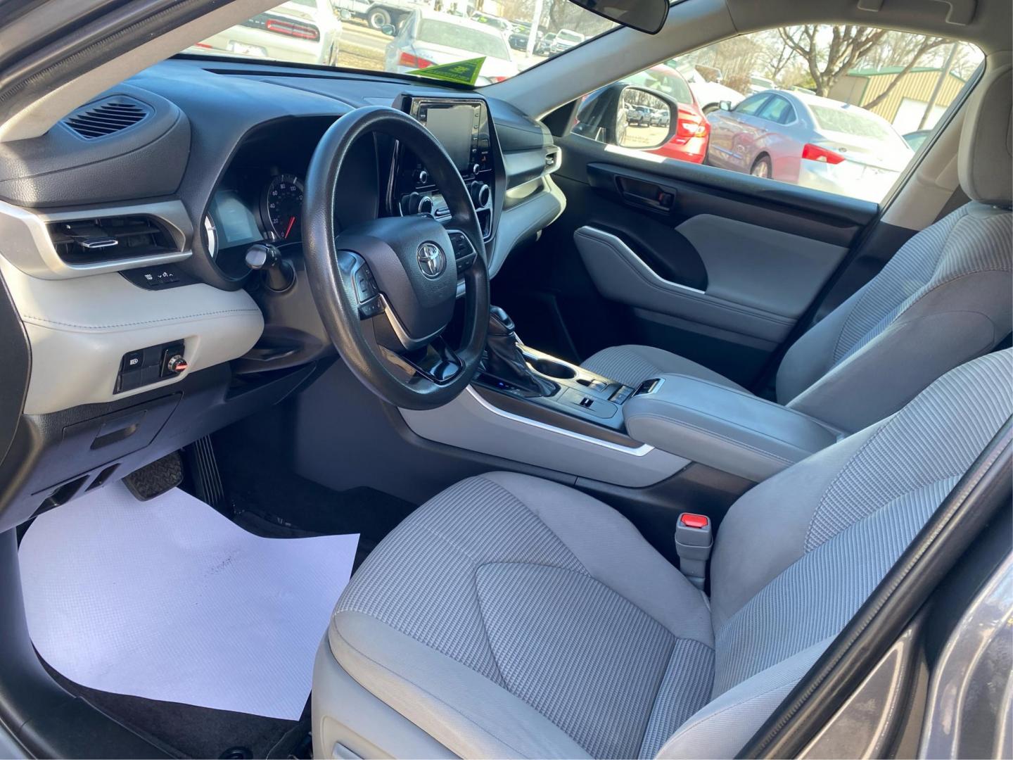 2021 GRAY TOYOTA HIGHLANDER L (5TDCZRAH7MS) with an 3.5L engine, Automatic transmission, located at 908 SE 14th Street, Des Moines, IA, 50317, (515) 281-0330, 41.580303, -93.597046 - Photo#8