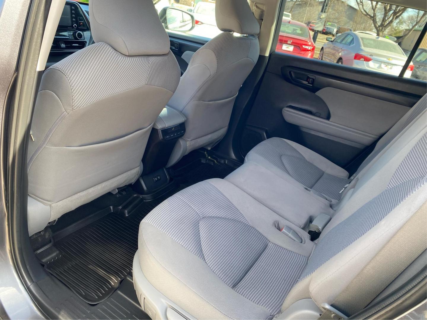 2021 GRAY TOYOTA HIGHLANDER L (5TDCZRAH7MS) with an 3.5L engine, Automatic transmission, located at 908 SE 14th Street, Des Moines, IA, 50317, (515) 281-0330, 41.580303, -93.597046 - Photo#9