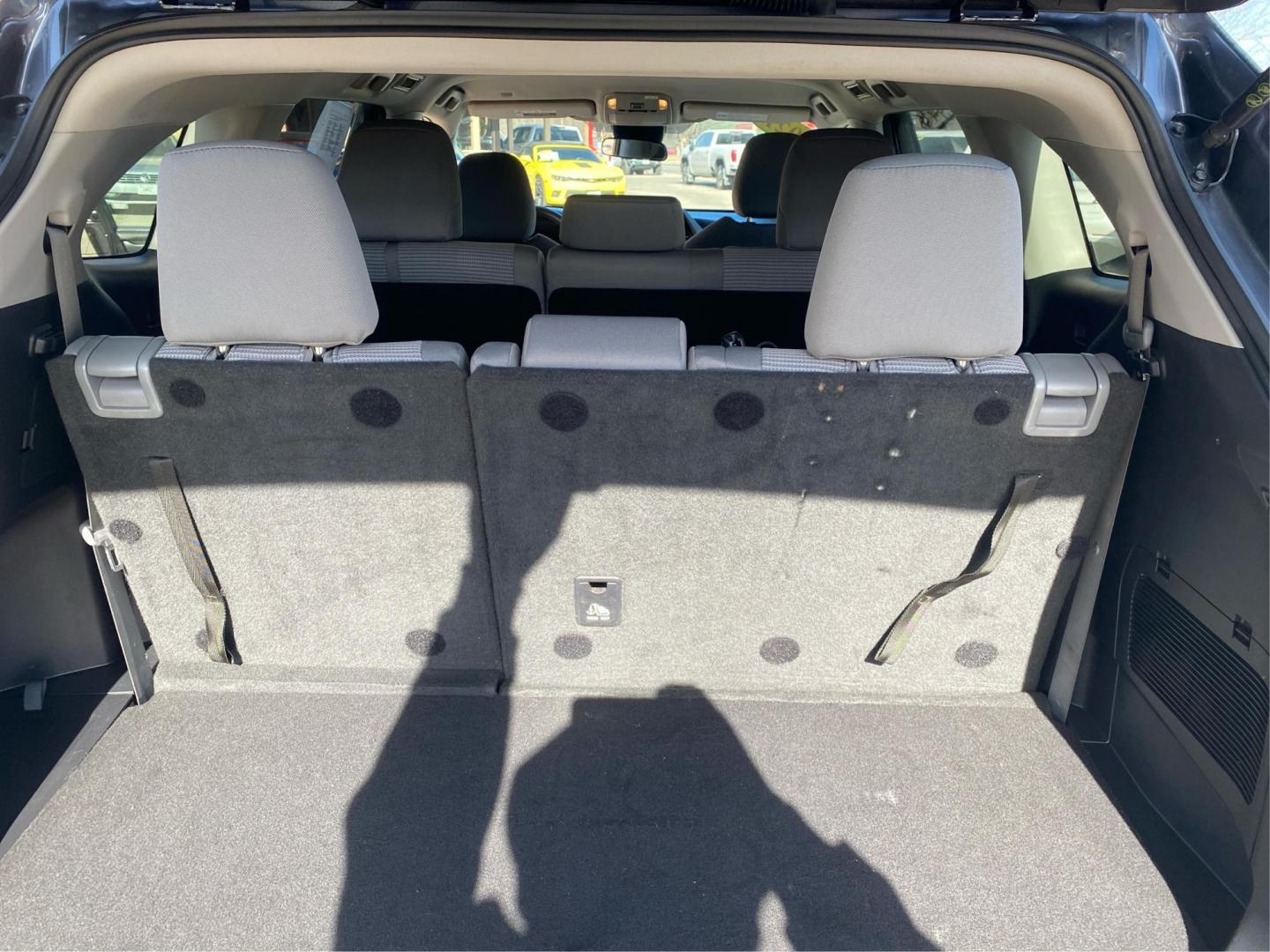 2021 GRAY TOYOTA HIGHLANDER L (5TDCZRAH7MS) with an 3.5L engine, Automatic transmission, located at 908 SE 14th Street, Des Moines, IA, 50317, (515) 281-0330, 41.580303, -93.597046 - Photo#12