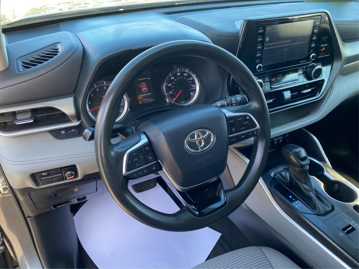 2021 GRAY TOYOTA HIGHLANDER L (5TDCZRAH7MS) with an 3.5L engine, Automatic transmission, located at 908 SE 14th Street, Des Moines, IA, 50317, (515) 281-0330, 41.580303, -93.597046 - Photo#16