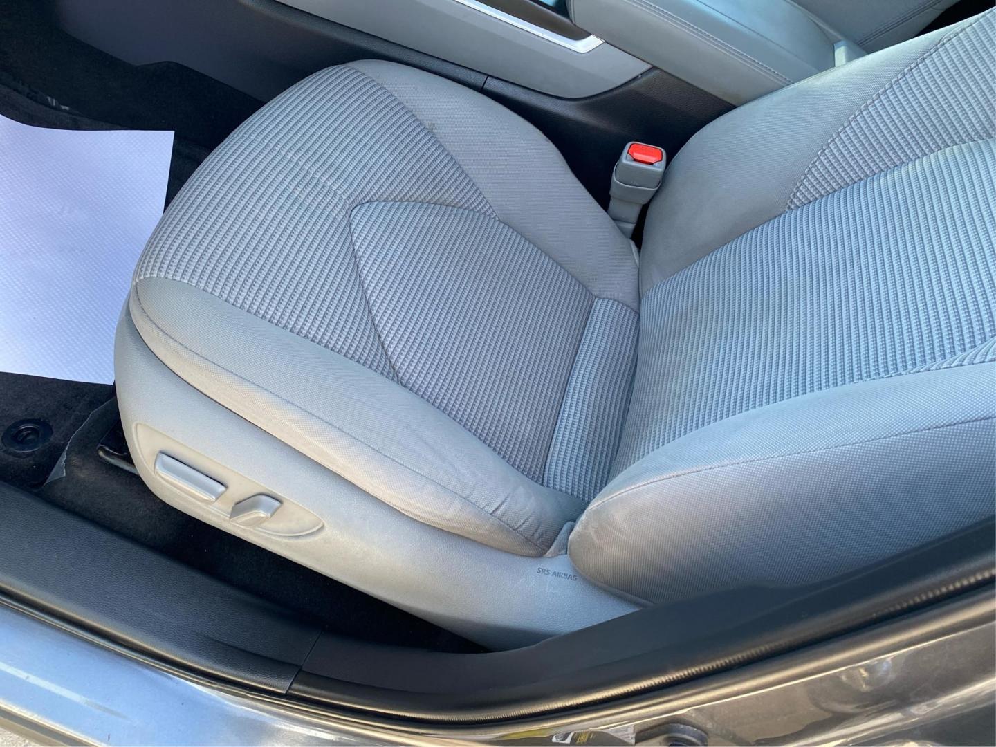 2021 GRAY TOYOTA HIGHLANDER L (5TDCZRAH7MS) with an 3.5L engine, Automatic transmission, located at 908 SE 14th Street, Des Moines, IA, 50317, (515) 281-0330, 41.580303, -93.597046 - Photo#18