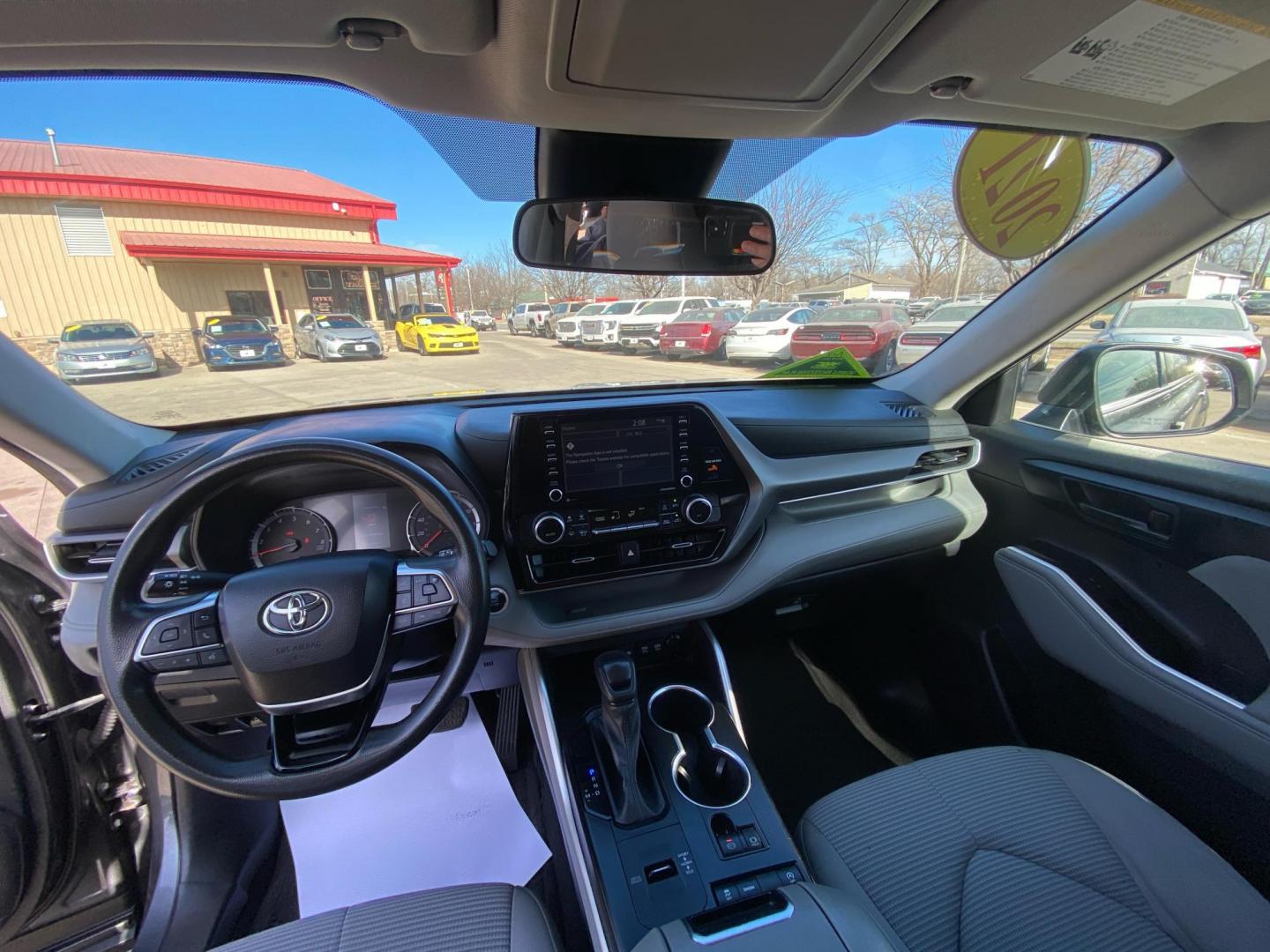 2021 GRAY TOYOTA HIGHLANDER L (5TDCZRAH7MS) with an 3.5L engine, Automatic transmission, located at 908 SE 14th Street, Des Moines, IA, 50317, (515) 281-0330, 41.580303, -93.597046 - Photo#21