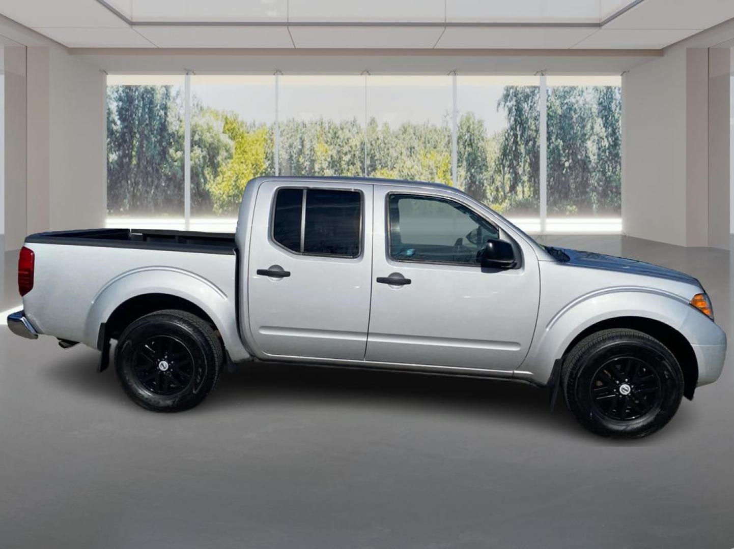 2016 SILVER NISSAN FRONTIER S (1N6AD0EV2GN) with an 4.0L engine, Automatic transmission, located at 908 SE 14th Street, Des Moines, IA, 50317, (515) 281-0330, 41.580303, -93.597046 - Photo#1