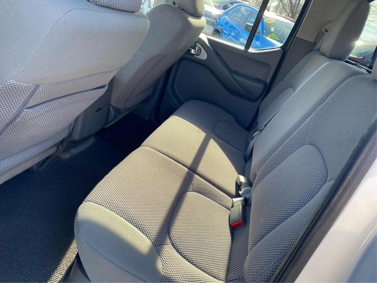 2016 SILVER NISSAN FRONTIER S (1N6AD0EV2GN) with an 4.0L engine, Automatic transmission, located at 908 SE 14th Street, Des Moines, IA, 50317, (515) 281-0330, 41.580303, -93.597046 - Photo#9