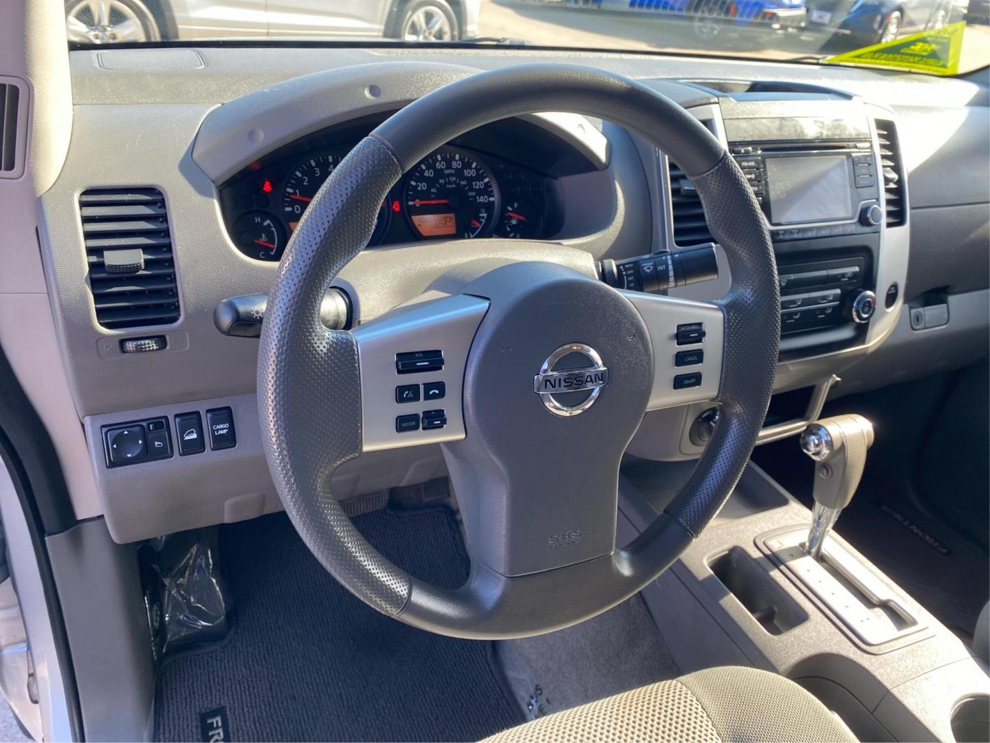 2016 SILVER NISSAN FRONTIER S (1N6AD0EV2GN) with an 4.0L engine, Automatic transmission, located at 908 SE 14th Street, Des Moines, IA, 50317, (515) 281-0330, 41.580303, -93.597046 - Photo#15