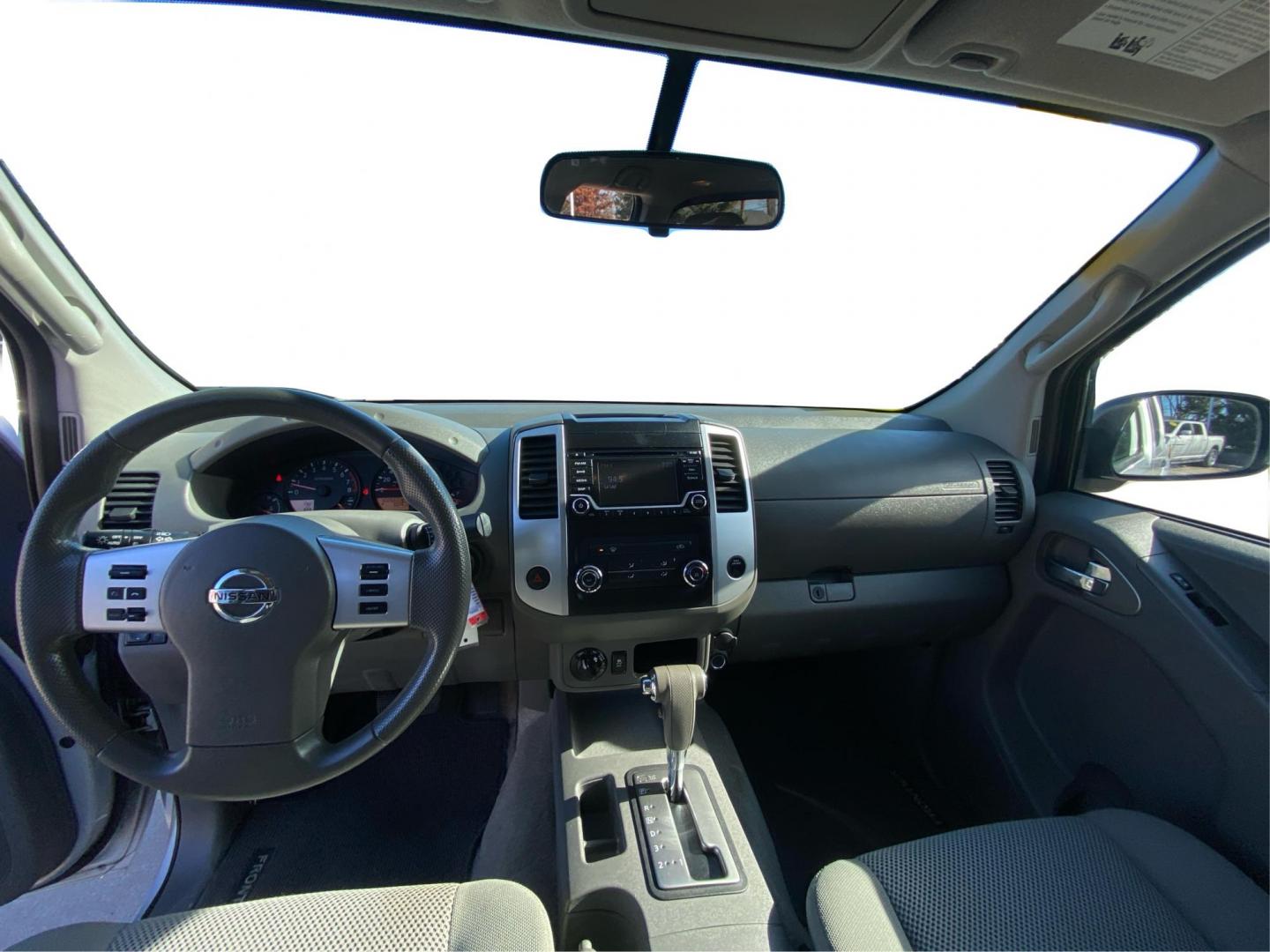 2016 SILVER NISSAN FRONTIER S (1N6AD0EV2GN) with an 4.0L engine, Automatic transmission, located at 908 SE 14th Street, Des Moines, IA, 50317, (515) 281-0330, 41.580303, -93.597046 - Photo#21