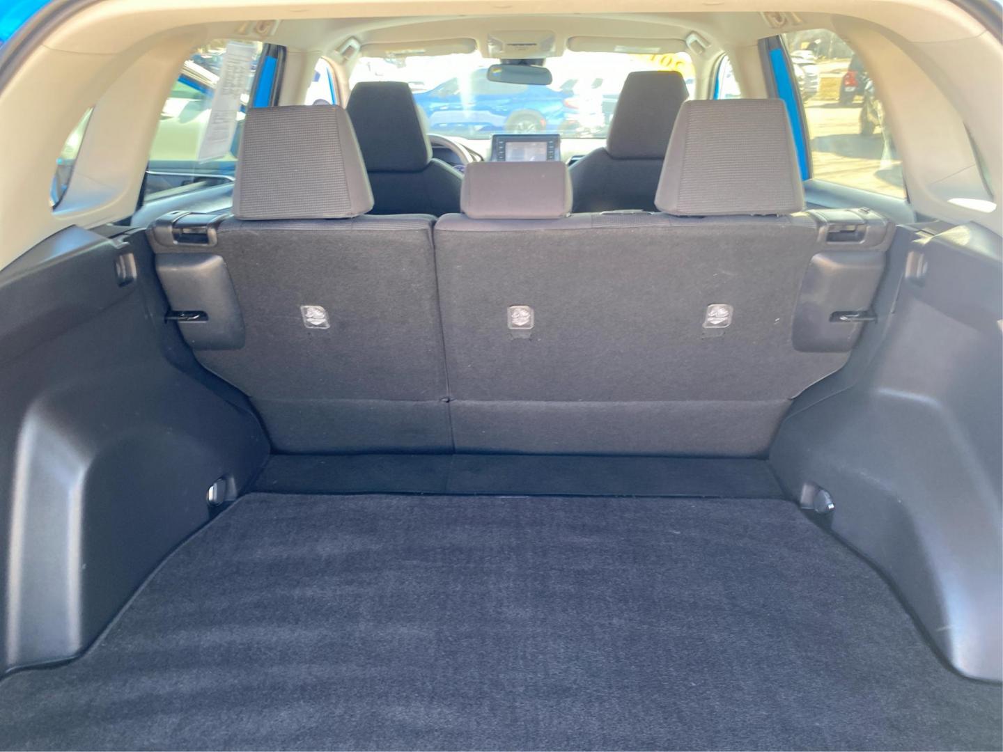 2019 BLUE TOYOTA RAV4 LE (2T3F1RFV9KW) with an 2.5L engine, Automatic transmission, located at 908 SE 14th Street, Des Moines, IA, 50317, (515) 281-0330, 41.580303, -93.597046 - Photo#12