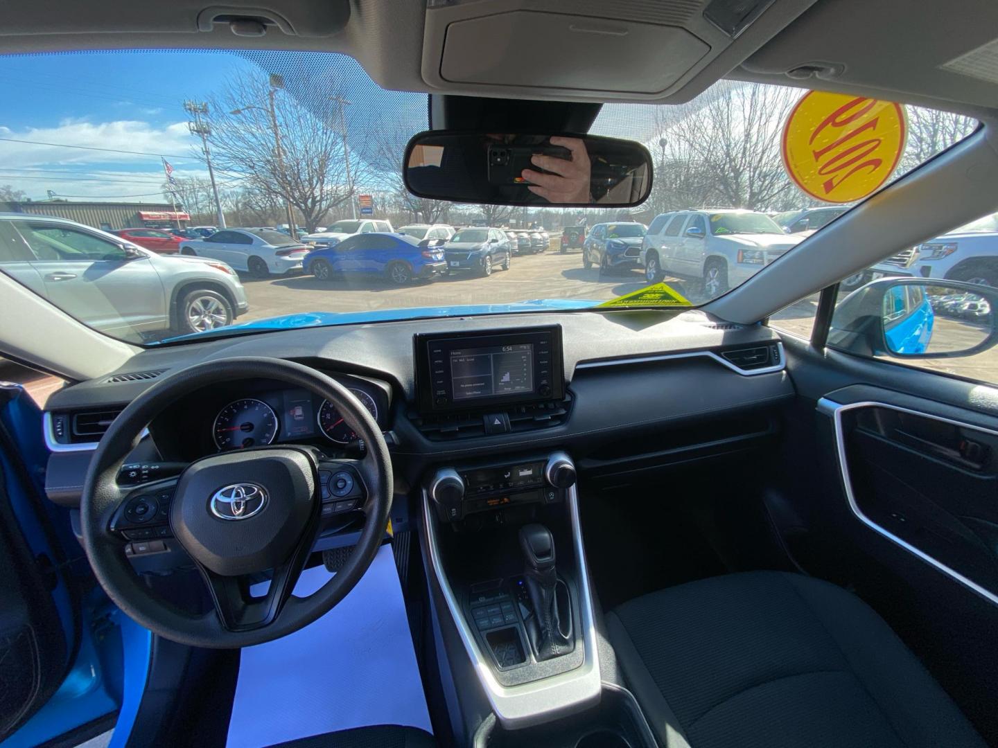 2019 BLUE TOYOTA RAV4 LE (2T3F1RFV9KW) with an 2.5L engine, Automatic transmission, located at 908 SE 14th Street, Des Moines, IA, 50317, (515) 281-0330, 41.580303, -93.597046 - Photo#21