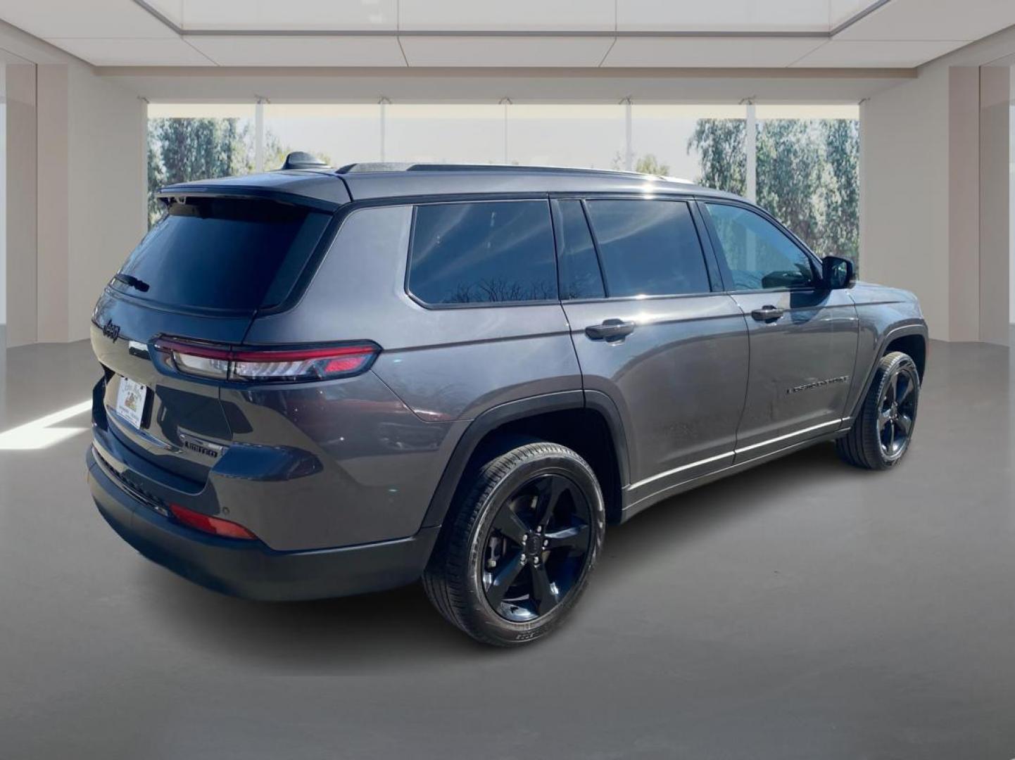 2024 GRAY JEEP GRAND CHEROKEE L LIMITED (1C4RJKBGXR8) with an 3.6L engine, Automatic transmission, located at 908 SE 14th Street, Des Moines, IA, 50317, (515) 281-0330, 41.580303, -93.597046 - Photo#2