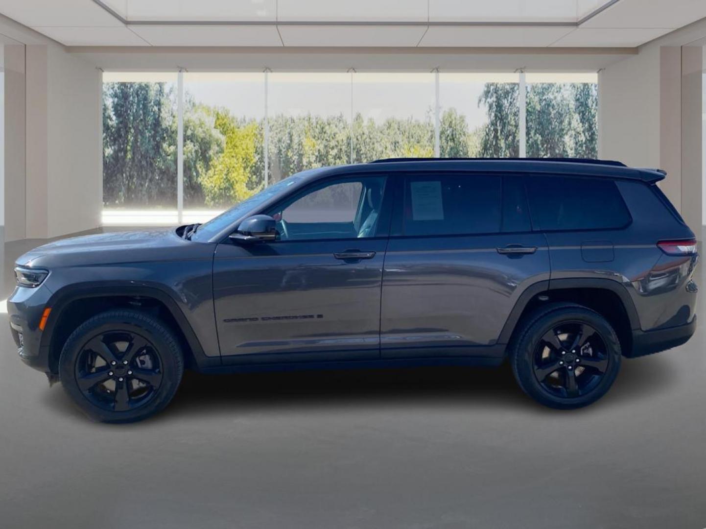 2024 GRAY JEEP GRAND CHEROKEE L LIMITED (1C4RJKBGXR8) with an 3.6L engine, Automatic transmission, located at 908 SE 14th Street, Des Moines, IA, 50317, (515) 281-0330, 41.580303, -93.597046 - Photo#5