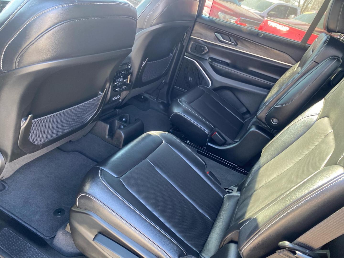 2024 GRAY JEEP GRAND CHEROKEE L LIMITED (1C4RJKBGXR8) with an 3.6L engine, Automatic transmission, located at 908 SE 14th Street, Des Moines, IA, 50317, (515) 281-0330, 41.580303, -93.597046 - Photo#9