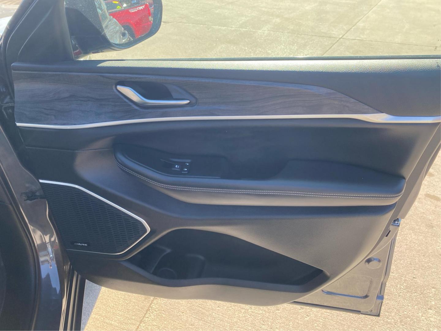 2024 GRAY JEEP GRAND CHEROKEE L LIMITED (1C4RJKBGXR8) with an 3.6L engine, Automatic transmission, located at 908 SE 14th Street, Des Moines, IA, 50317, (515) 281-0330, 41.580303, -93.597046 - Photo#20