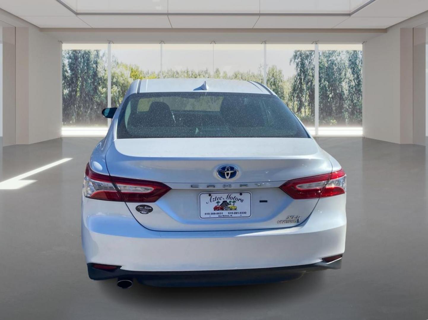 2019 WHITE TOYOTA CAMRY HYBRID (4T1B21HK7KU) with an 2.5L engine, Continuously Variable transmission, located at 908 SE 14th Street, Des Moines, IA, 50317, (515) 281-0330, 41.580303, -93.597046 - Photo#3