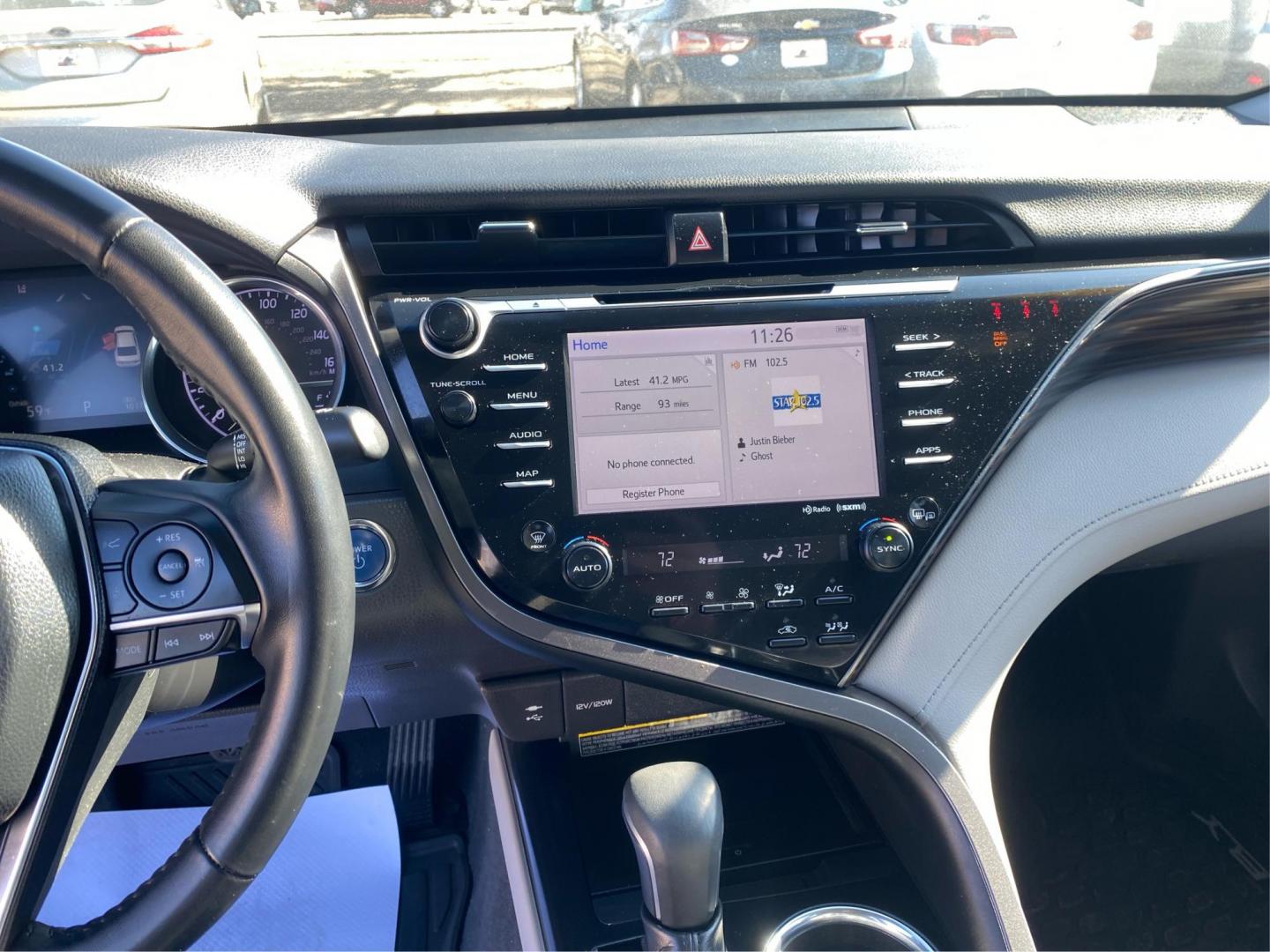 2019 WHITE TOYOTA CAMRY HYBRID (4T1B21HK7KU) with an 2.5L engine, Continuously Variable transmission, located at 908 SE 14th Street, Des Moines, IA, 50317, (515) 281-0330, 41.580303, -93.597046 - Photo#12