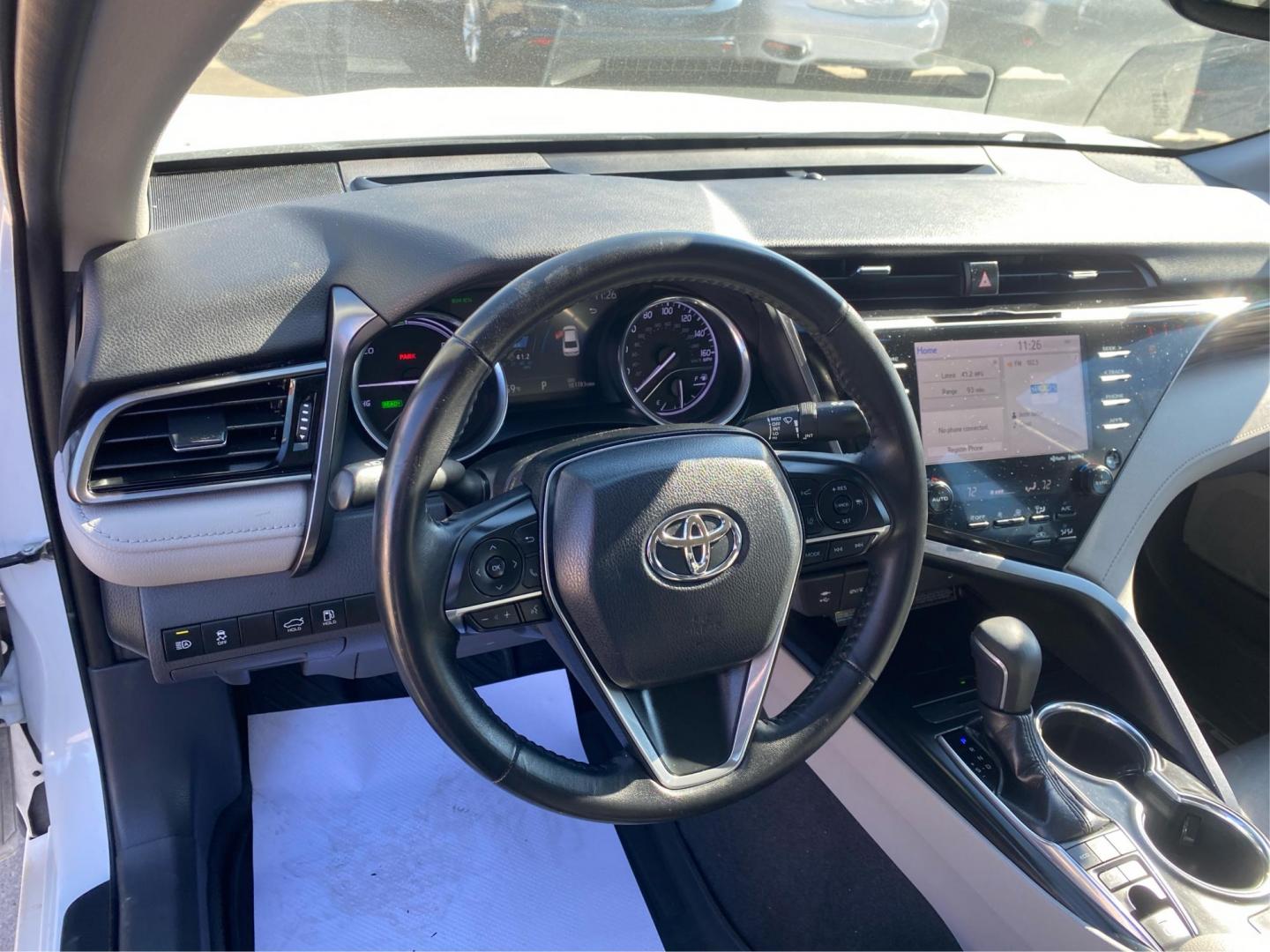2019 WHITE TOYOTA CAMRY HYBRID (4T1B21HK7KU) with an 2.5L engine, Continuously Variable transmission, located at 908 SE 14th Street, Des Moines, IA, 50317, (515) 281-0330, 41.580303, -93.597046 - Photo#15
